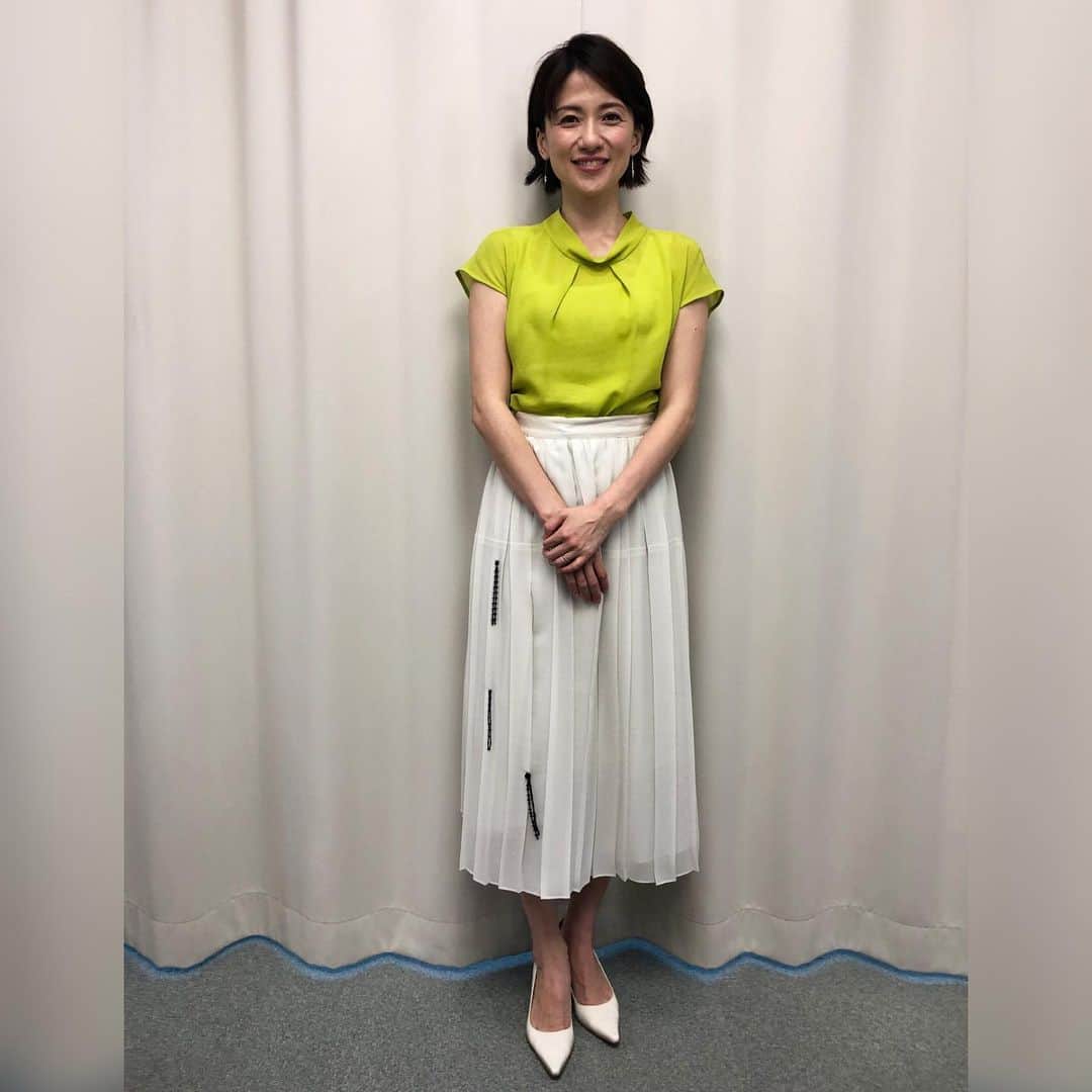 梅津弥英子さんのインスタグラム写真 - (梅津弥英子Instagram)「☺︎ 空を飛ぼうとするペンギンみたいですね。 @livenews_it  ご覧いただいた皆様、ありがとうございました。登板前にお知らせせず失礼しました。 photo by @yuka_niimi.49  月火のLive Newsイット！を担当するようになって、アナ室で新美ちゃんと会えるようになりました。でも一緒に写真を撮り忘れました… #新美有加 #bsフジliveプライムニュース もうすぐ始まります。」7月13日 19時30分 - yaeko.umezu