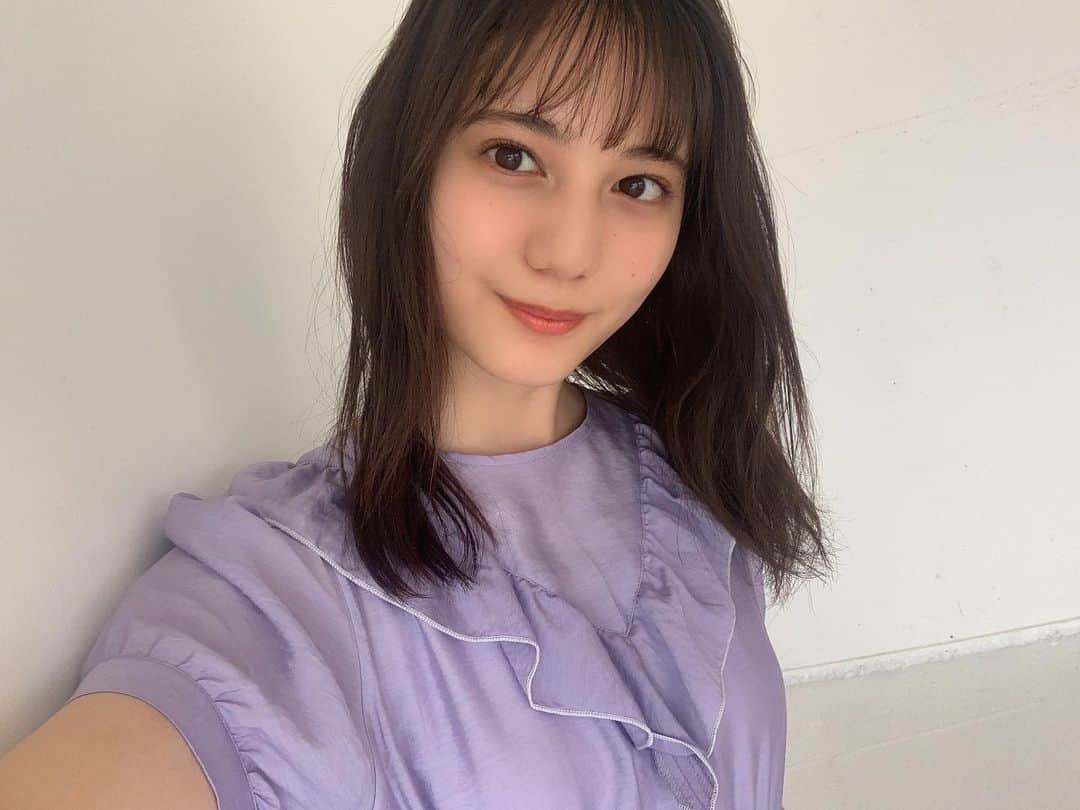 小坂菜緒のインスタグラム：「今日は7月13日、#ナイスの日 👍 ということで…いつかのこさかなのナイスな自撮り3連写をプレゼント🎁　スワイプすると画面に寄ってくるこさかなが可愛すぎます〜😍 #小坂菜緒1st写真集君は誰？ #小坂菜緒 #日向坂46」