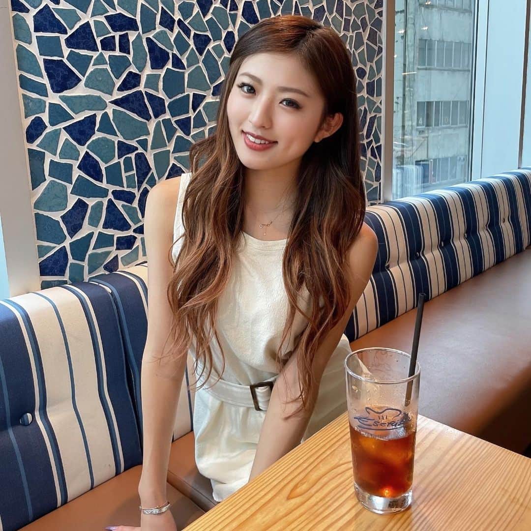 MIYABIのインスタグラム：「おはよう御座います🌞  昨日は、久々に会った友達とランチしてきましたぁ😋✨ 楽しかったなぁ💜  今夜はwith LIVE📞 何話そうかなぁワクワク💕  素敵な1日にしましょうね🥰  #cyberjapan #サイバージャパン  #cjd_miyabi #ミヤビーム  #ミヤビコーデ」