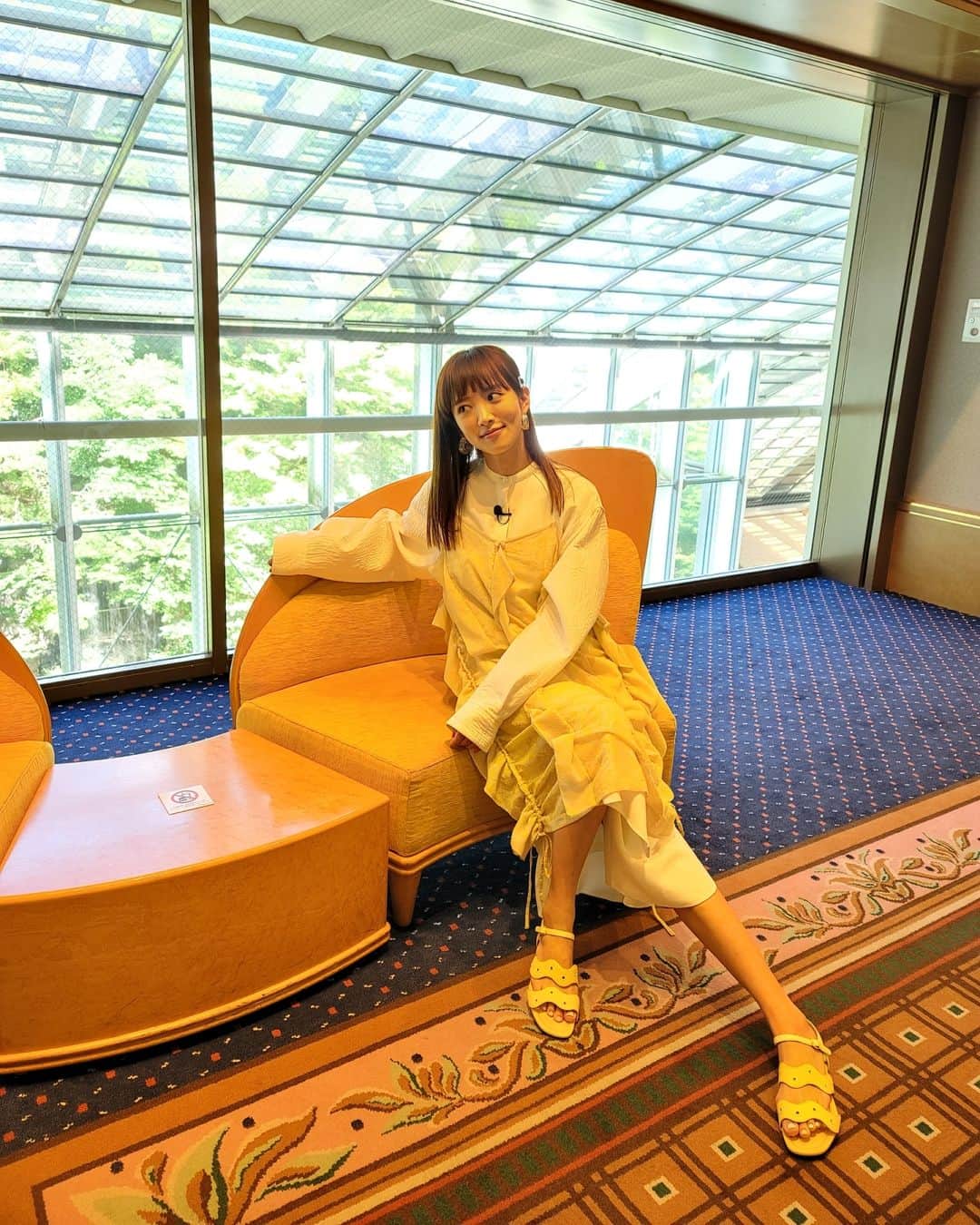 のインスタグラム：「今日は「オモウマい店」が19:00～放送です💛🍚みてねー!  Dress @_irene__official_ Camisole Dress @basemark_official Shoes @camper_japan Stylist @erica_mimura」
