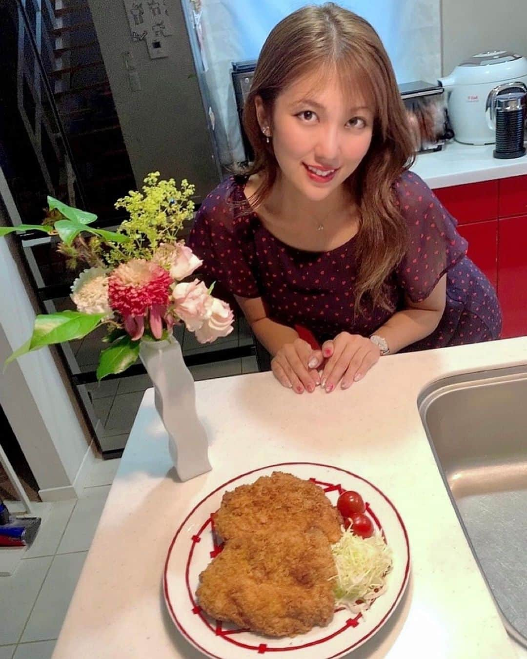 神谷麻美さんのインスタグラム写真 - (神谷麻美Instagram)「#夜ご飯 は💗✨  #ヒレカツ  #ロースカツ だよ😋🍚💕✨ サクサクで、美味しいよ〜🥰❣️❣️✨ 揚げずに、簡単にサクサク出来たよ🍳💕✨  #cookfan #クックファン  #冷凍とんかつ #豚カツ  #とんかつ」7月13日 13時20分 - asamice428