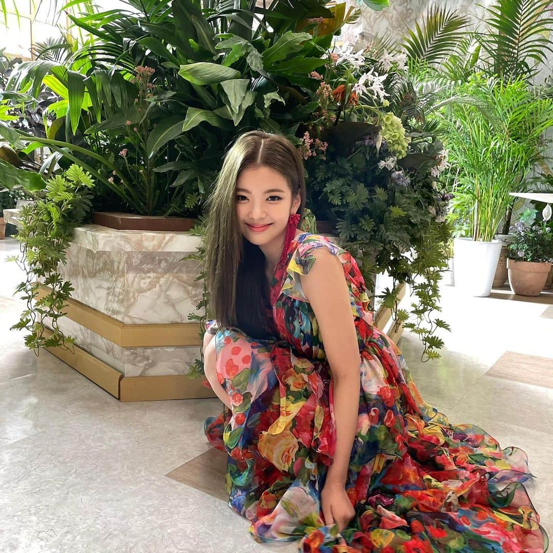 ITZYさんのインスタグラム写真 - (ITZYInstagram)「In the morning behind pics.」7月13日 13時24分 - itzy.all.in.us