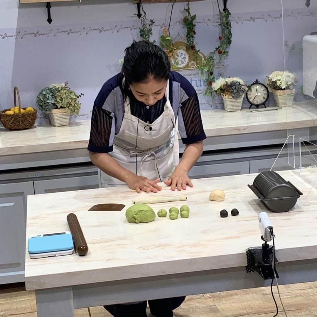 関根麻里さんのインスタグラム写真 - (関根麻里Instagram)「可愛いパン作り〜😆💕🍞 My first time baking cute bread!  #NHKWorld Japan #InnovativeJapaneseBread  https://www.jibtv.com/programs/explore_japan/20210709.html」7月13日 13時34分 - marisekine