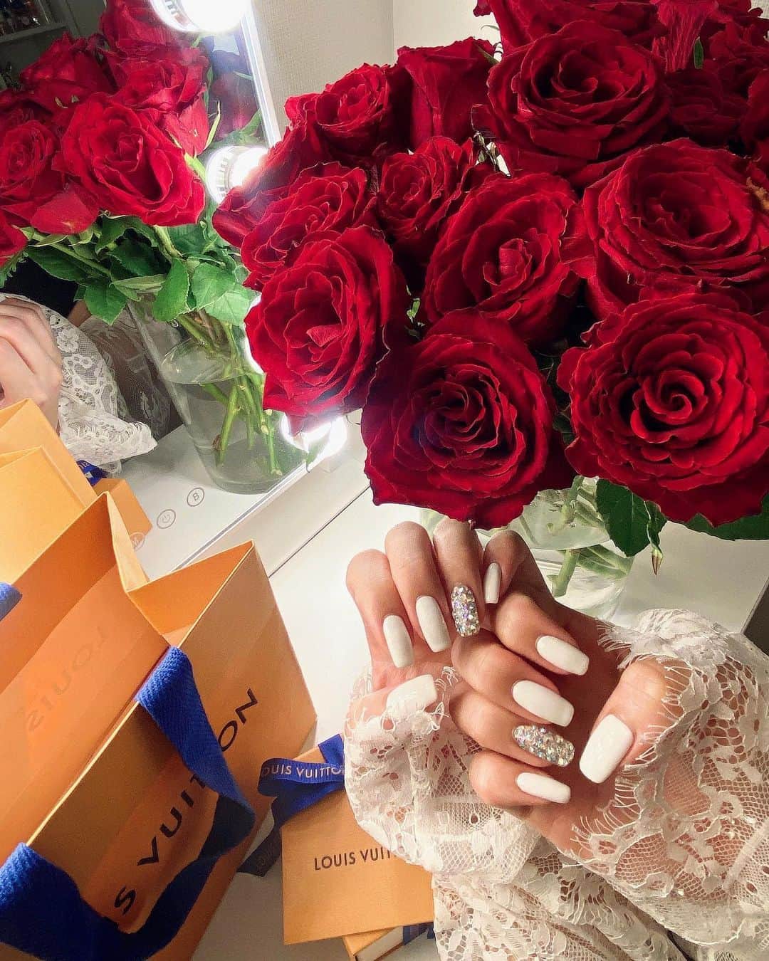 神宮 若奈さんのインスタグラム写真 - (神宮 若奈Instagram)「new nails💗 @moanail.37 . . #whitenails #nails #nail #white  #kawaii #newnails #summernails  #パラジェル #育爪 #削らないジェル  #かわいい #ネイル #ホワイトネイル  #認定講師 #花小金井 #完全個室」7月13日 15時51分 - jinguwakana