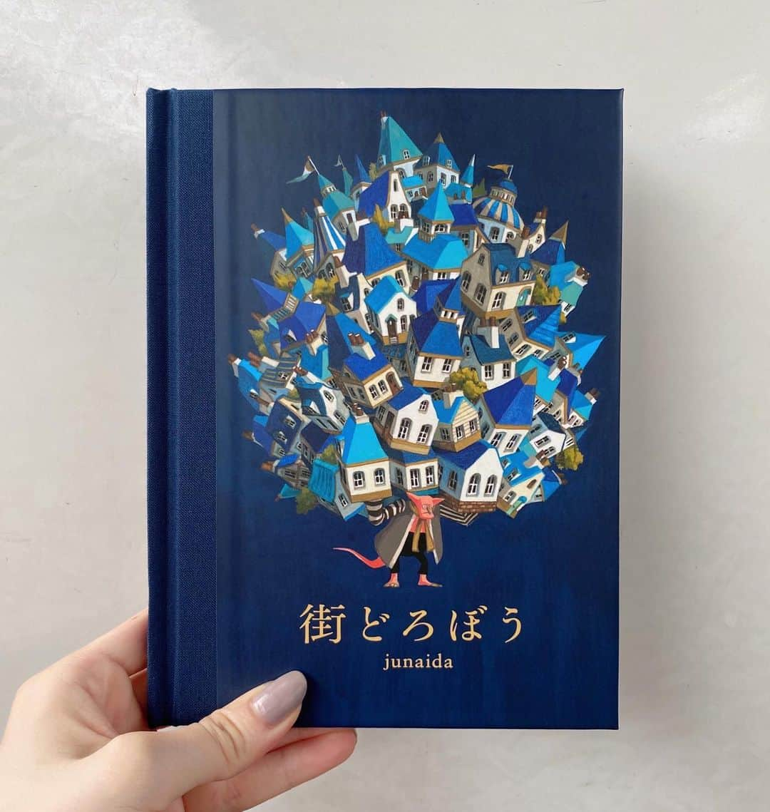 長濱ねるさんのインスタグラム写真 - (長濱ねるInstagram)「物語も絵も装丁も素敵な絵本🏠」7月13日 16時22分 - nerunagahama_