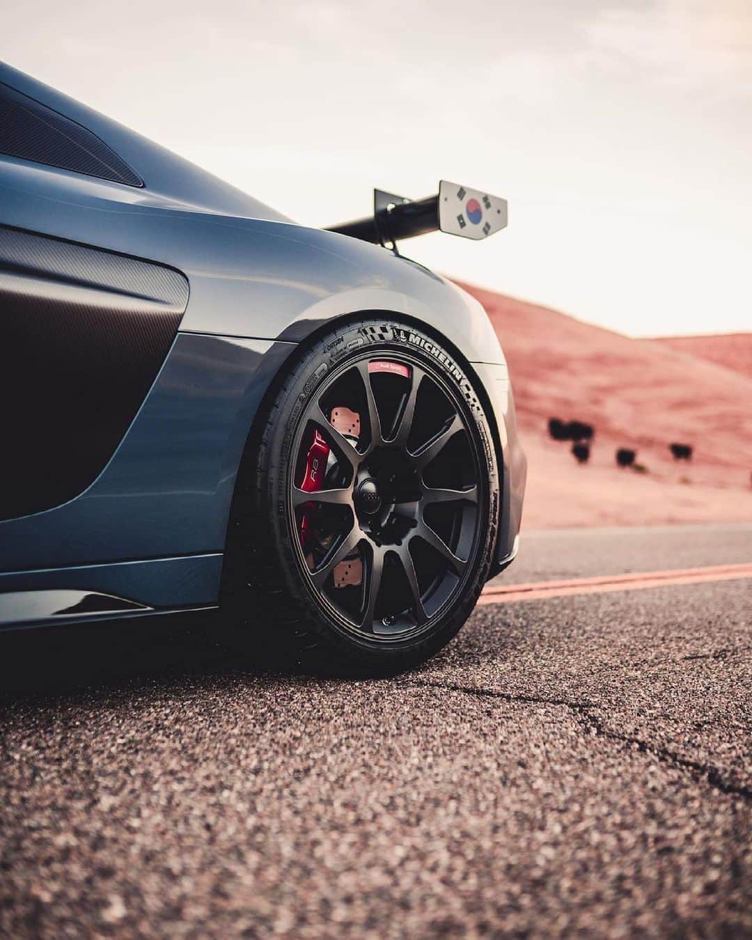 CARLiFESTYLEさんのインスタグラム写真 - (CARLiFESTYLEInstagram)「One perfect Audi R8 @dannyp1818 @austinleephotography #carlifestyle #Audi #R8」7月13日 17時38分 - carlifestyle