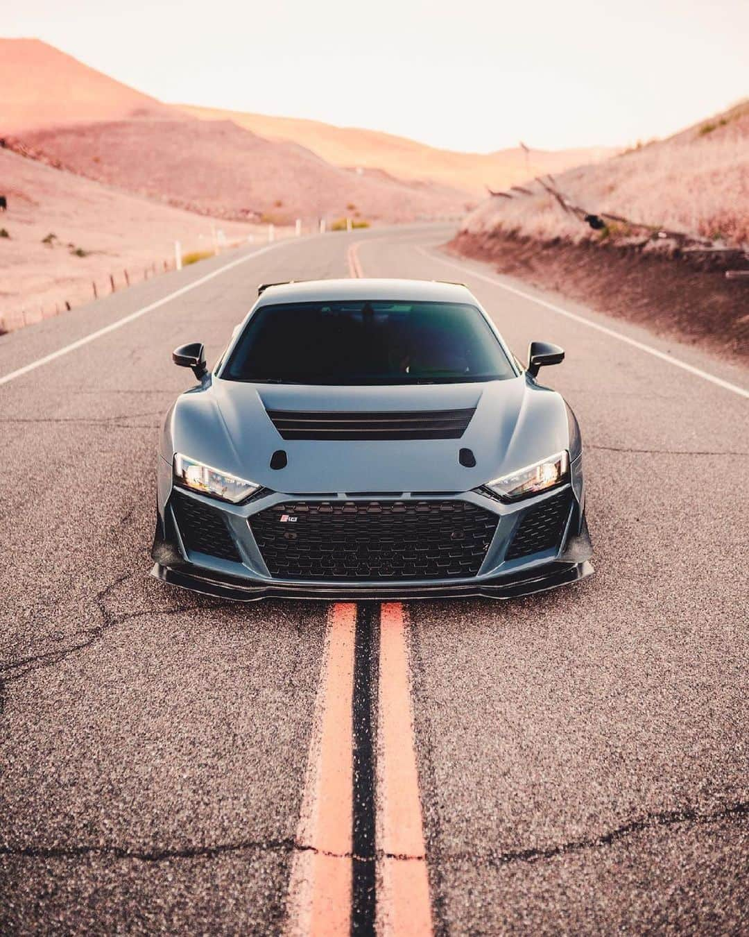 CARLiFESTYLEさんのインスタグラム写真 - (CARLiFESTYLEInstagram)「One perfect Audi R8 @dannyp1818 @austinleephotography #carlifestyle #Audi #R8」7月13日 17時38分 - carlifestyle