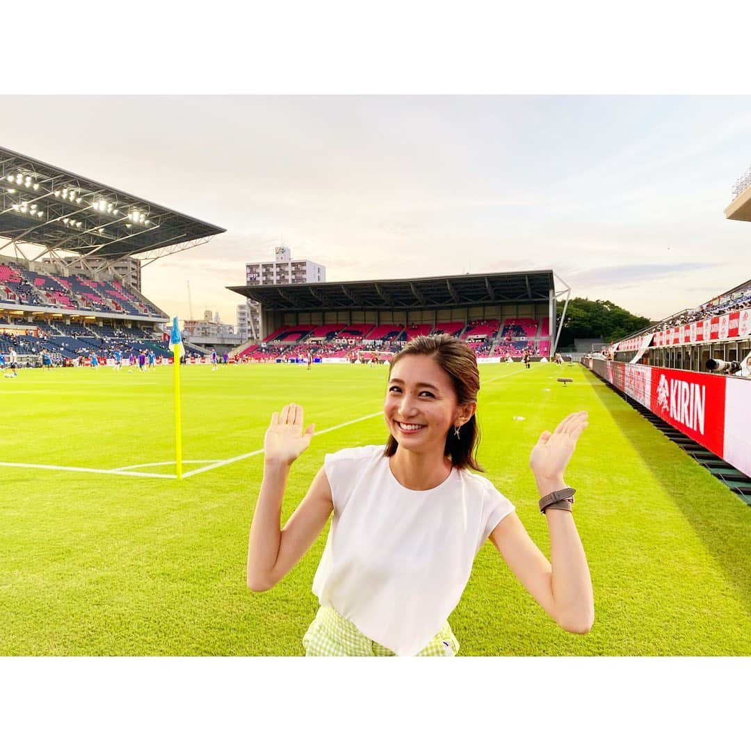 近藤夏子さんのインスタグラム写真 - (近藤夏子Instagram)「.    東京五輪直前 #サッカー 🇯🇵代表戦  U-24日本🇯🇵 vsU-24ホンジュラス🇭🇳  試合前に実況席やピッチから LIVE配信させて頂きました！！ 　 本当にスタジアムにいられることが嬉しくて、大興奮でした！！！  生で観るサッカー、迫力満点だったなあ。 あぁ、思い出すだけでトリハダです。 貴重な経験をさせて頂きました！ 　 スポーツの現場は、制作やアナウンサーの先輩方とたくさん話せて それも楽しかった嬉しかったなあ〜☺️ 　 また行けますように！頑張るぞー！ 　 　 #キリンチャレンジカップ #u24日本代表　#ヨドコウ桜スタジアム #大阪  #TBSアナウンサー #近藤夏子」7月13日 17時53分 - kondokako0804