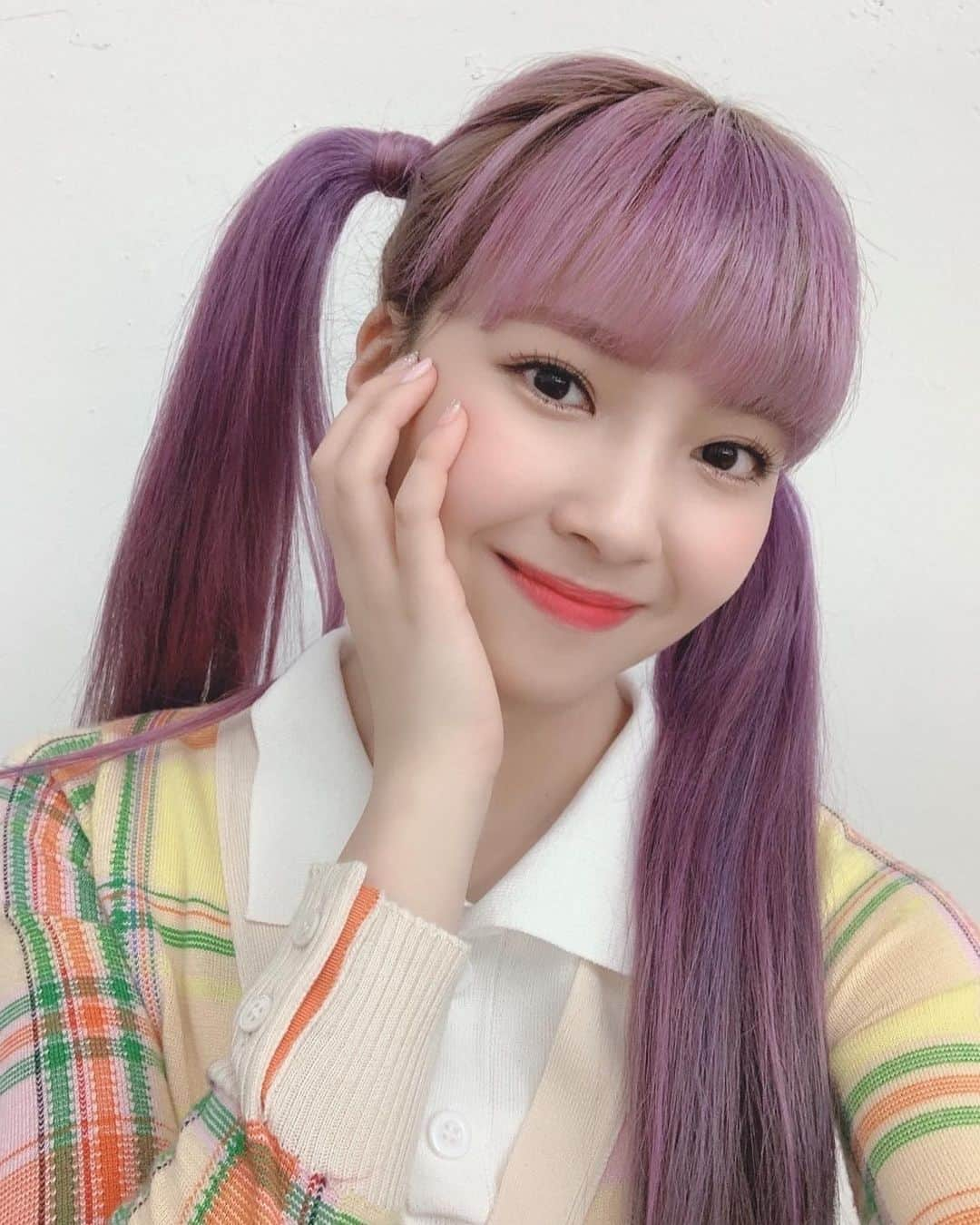 NiziUさんのインスタグラム写真 - (NiziUInstagram)「ツインテールマユカ💜💛  양갈래 마유카💜💛  #NiziU #WithU #MAYUKA #🐱🌈」7月13日 18時07分 - niziu_artist_official