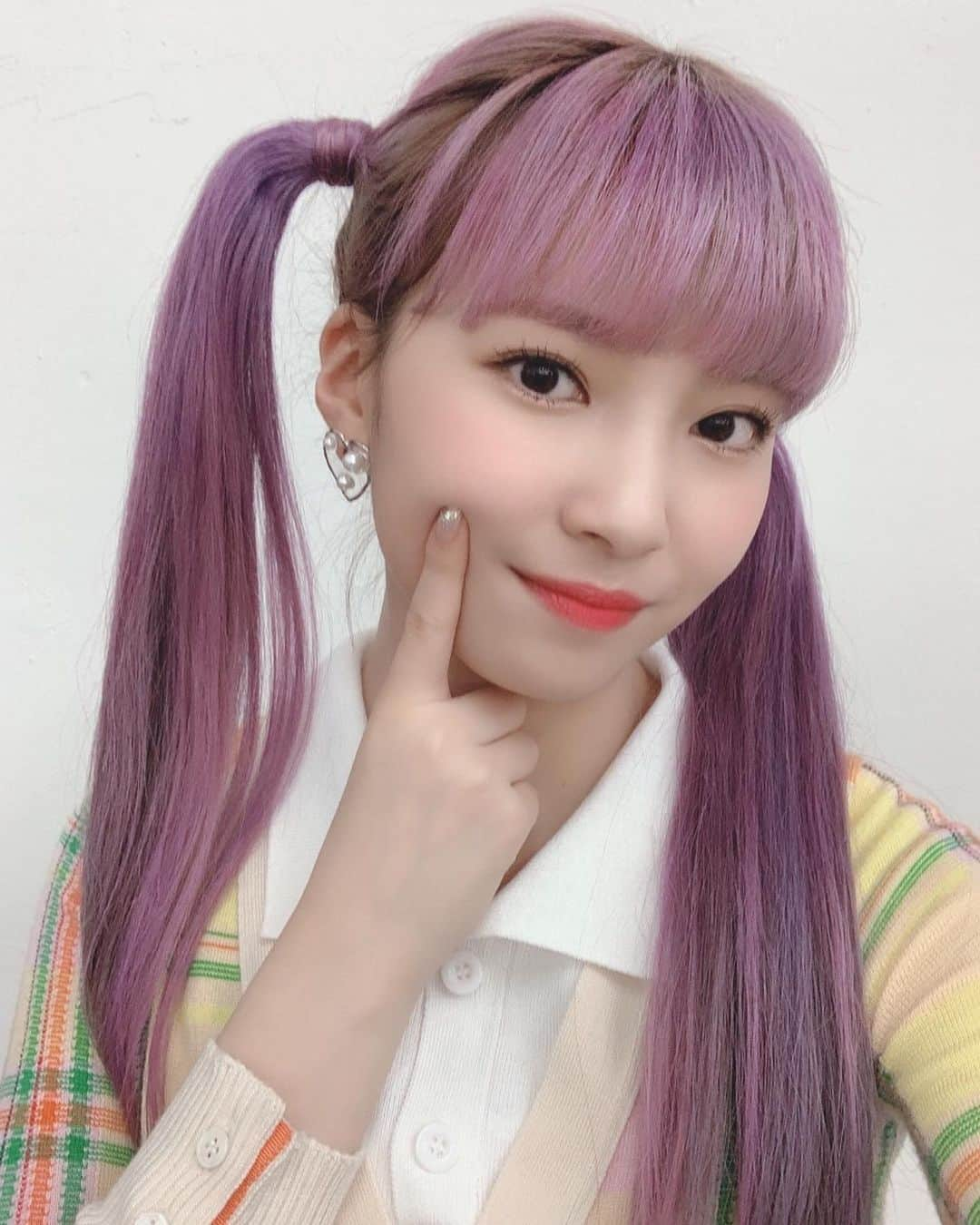 NiziUさんのインスタグラム写真 - (NiziUInstagram)「ツインテールマユカ💜💛  양갈래 마유카💜💛  #NiziU #WithU #MAYUKA #🐱🌈」7月13日 18時07分 - niziu_artist_official