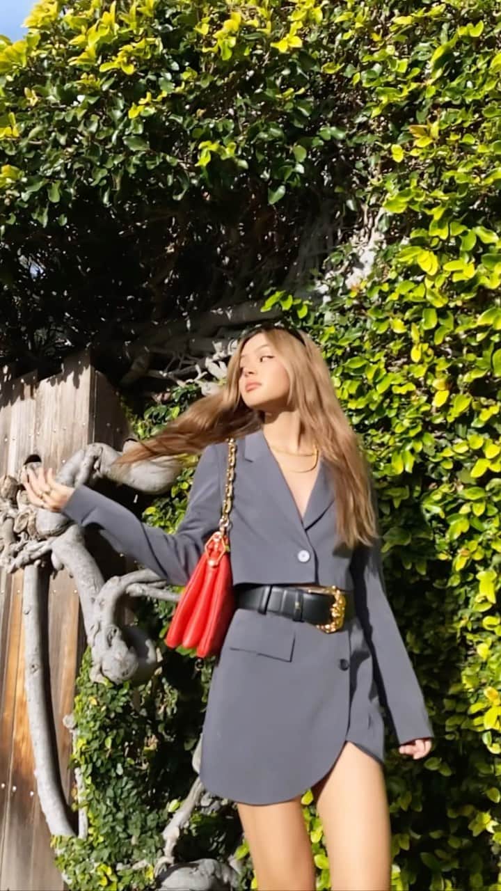リリーマイマックのインスタグラム：「@ghdhair_anz has gone cordless! The new ghd unplugged is a powerful & portable styler, that fits perfectly into your bag & is essential for days when you’re on a rush & need to do last min touches in the car or on the go. It’s also perfect for those who get frizzy hair like me on rainy days 💁🏻‍♀️#ghdunplugged #nostringsattached」