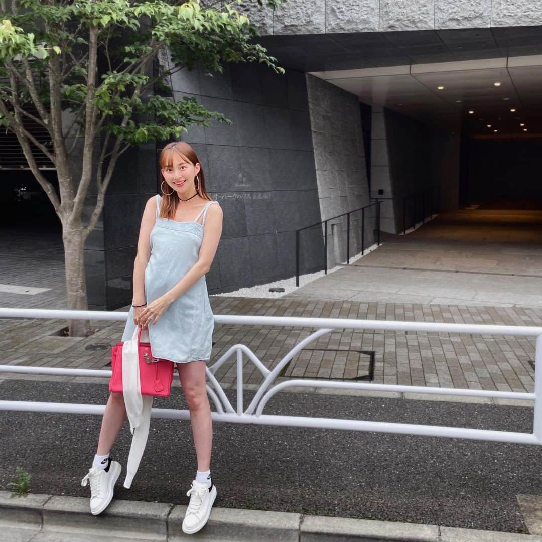 阪井あゆみさんのインスタグラム写真 - (阪井あゆみInstagram)「楽ちんマタニティーコーデ🦋👟  #ミニスカートの日 🙄 #お腹ひやさないよーに  #腹巻き#カーディガン  #暑がりだからね #真夏臨月どう乗り越える #妊婦コーデ#マタニティコーデ #31w1d#記録用」7月13日 20時31分 - ayumisakai0121