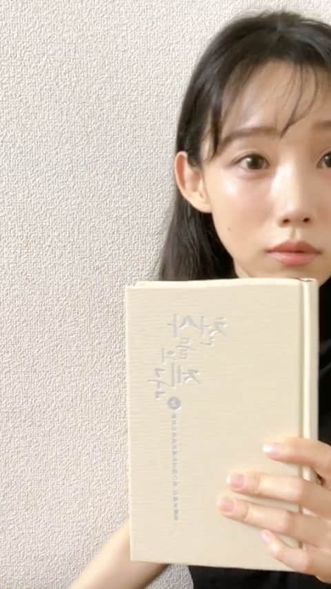 Baekのインスタグラム：「まだまだ始めたばかりですが、YouTubeのちゃんねるをつくりました。日記みたいな感覚でかいています。面白く読んだ本や生き物観察などなどあげていこうと思います！  https://m.youtube.com/channel/UC6sD5OMCw2TUCZXylErpTIQ」