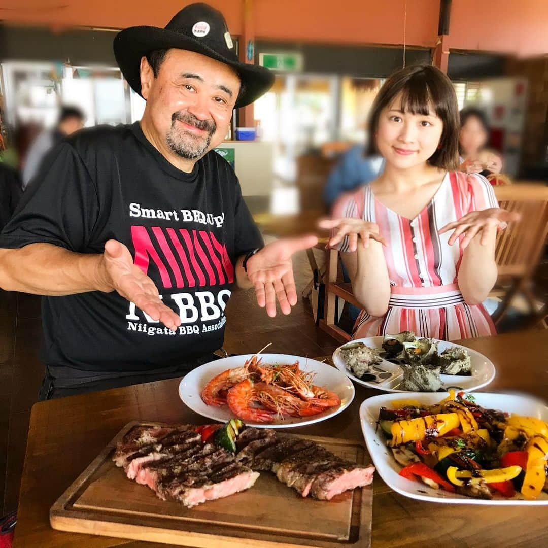 日高優希さんのインスタグラム写真 - (日高優希Instagram)「越前浜にて新潟バーベキュー協会の パンチョ須田さん( @moviestar_kazusan ）にBBQをごちそうになりました🍖🎩  ・ステーキ🥩 ・ガーリックシュリンプ🦐 ・サザエの白ワイン焼き🍾 ・野菜のグリル🫑  日本バーベキュー協会公認のバーベキュー上級インストラクターである須田さんが焼いてくださったのですが、どれもとっても美味しかったです🥰  このパンチョ須田さん監修のBBQが体験できるのが、越前浜のばうわうさん( @bow_wow.sea )🏖 夜BBQをして、海水浴場にあるお宿にそのまま泊まれるんです！  気になった方はぜひ⬆︎にお問い合わせ下さい☺︎  #新潟一番サンデープラス  #グルメ特集 #グルメロケ #BBQ #越前浜 #新潟 #海水浴場 #アナウンサー #日高優希」7月13日 21時08分 - yuki_hidaka_teny