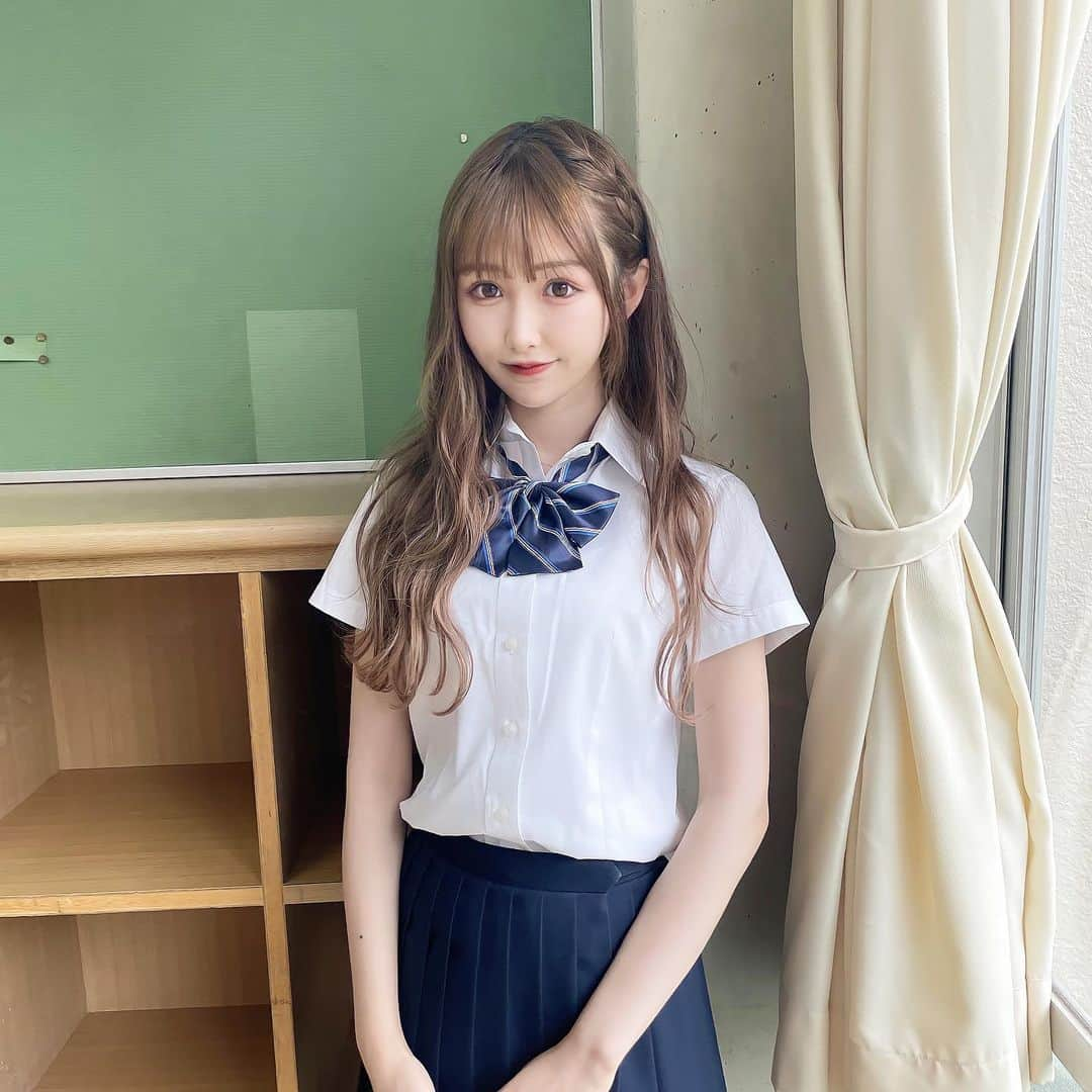 浦西ひかるさんのインスタグラム写真 - (浦西ひかるInstagram)「まだいけるかな？JK🥰🥰🥰 . MV撮影で制服着た♡ 学校久々で楽しかった〜！」7月13日 21時11分 - uranishihikaru