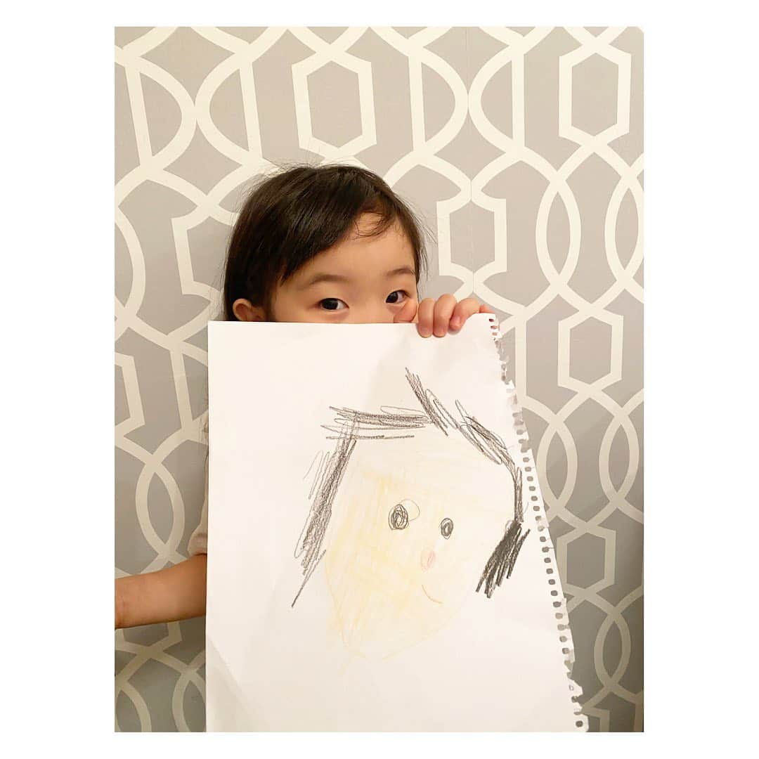 田中雅美さんのインスタグラム写真 - (田中雅美Instagram)「「お母さん、描いたよ」  ・ ・ え、うますぎる❤️  ・ ・ ってか、 お母さんって私？  ・ ・ #3歳9ヶ月 #女の子 #お母さんてママのこと？ #上手 #親バカ」7月13日 21時15分 - tanakamasami_official