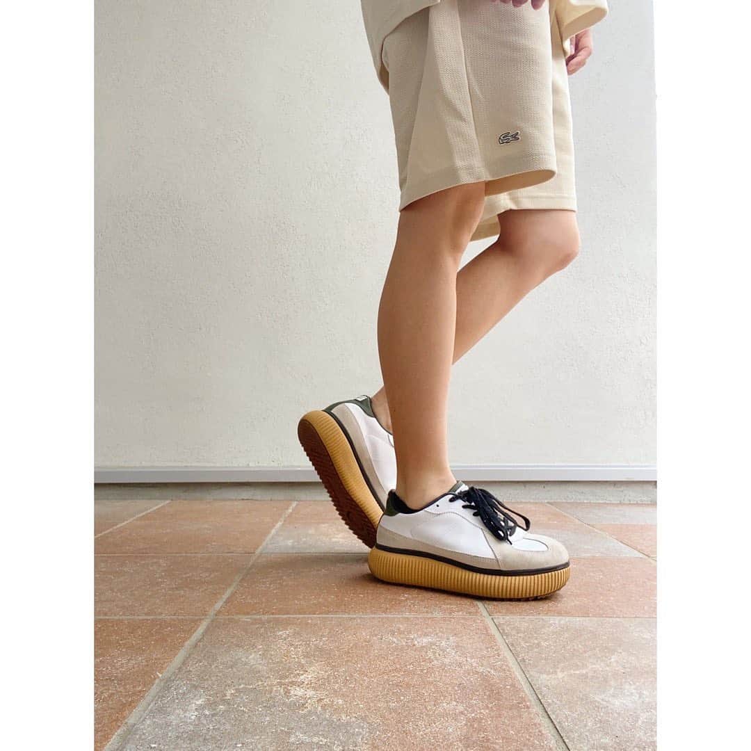 大瀧彩乃さんのインスタグラム写真 - (大瀧彩乃Instagram)「・ 夏が近づくにつれてこのタイプのソックスを履きがち。 物によっては薄かったり、脱げやすかったり靴擦れしたり… 最近のお気に入りは　@sockwell_jp のモノ。 一年中使われているメリノウール100%で出来ていて、フワフワと履き心地がいい。 夏は涼しく、冬は暖かく。自然に優しいサスティナブルなソックスです。  可愛い柄のモノや、yoga用、キャンプ用など色々あるから他にも色々履いてみたい🧦  #ソックウェル #メリノウールソックス #サスティナブルな靴下 #着圧ソックス #大瀧の服 セットアップ・スニーカー・バッグ @unitedarrows_official  x @lacoste  @onitsukatigerjp  @kalie_official」7月13日 21時16分 - _ayanootaki_