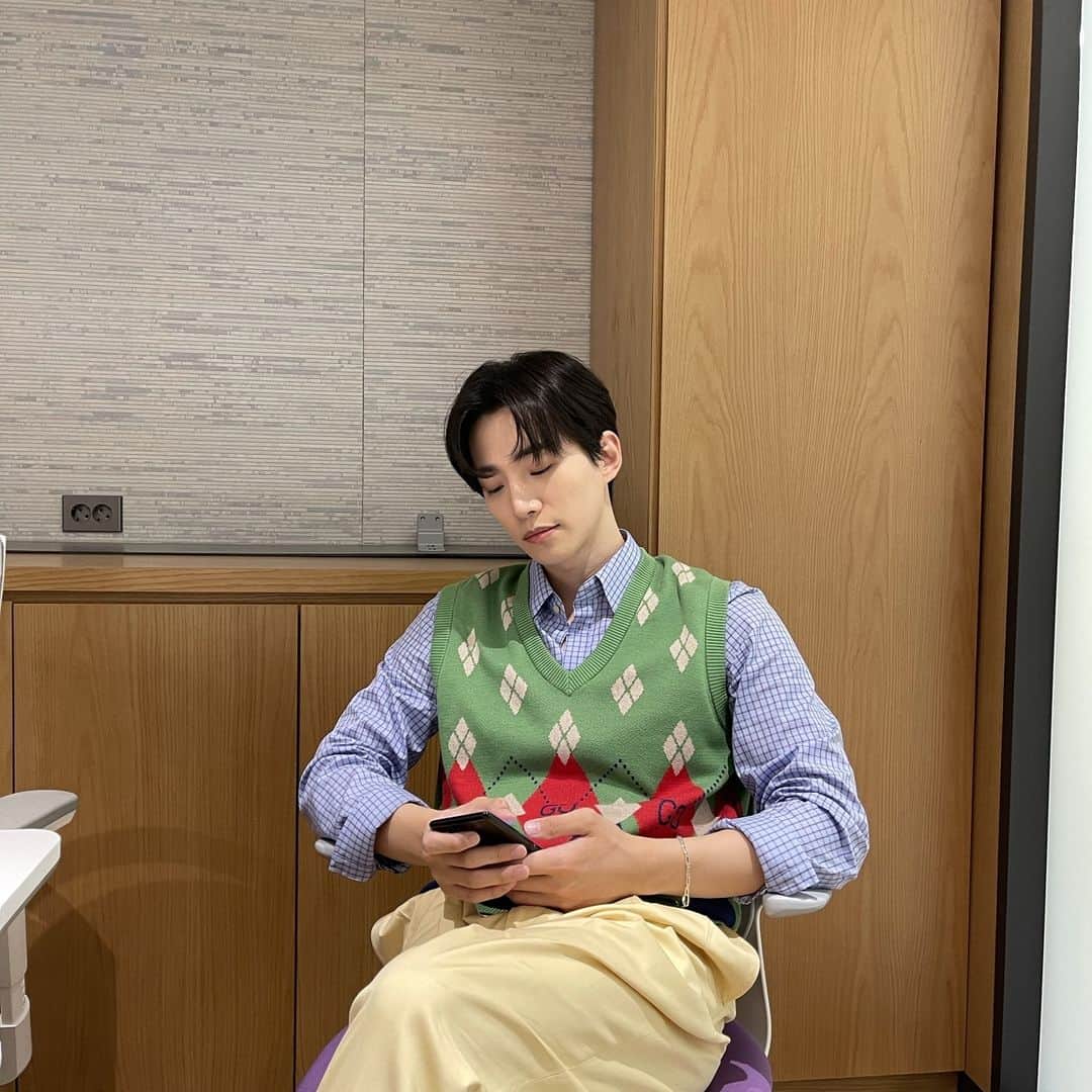ジュノ のインスタグラム：「어 순살 반반에 떡추가 오케이」