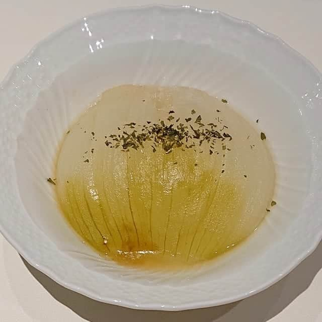 大地真央さんのインスタグラム写真 - (大地真央Instagram)「おうちごはん🍽🥂🍷 トラットリアもりた🇮🇹  ☆🇮🇹生ハムと桃🍑 ☆淡路玉ねぎ🧅 ☆グリーンアスパラガス ☆イカ墨スパゲティ🍝🦑 ☆イカとトマトのアラビアータ🍝🦑🍅 ☆ヒレステーキ🥩 ☆みかんゼリー🍊 ☆チョコレート🍫75% ☆☕☕🥃   #トラットリアもりた 🇮🇹 #森田流 #イタリアン #イタリアン生ハム #桃 🍑 #淡路玉ねぎ 🧅 #イカ 🦑 #もりた捌いた #トマト 🍅 #デザート #千疋屋 #venchi #家でお料理 #お家ご飯 #有意義な時間 #大地真央 #食べる人 😁 #ステーキ焼いた 🥩 #MAODAICHI #森田恭通 #作って食べる人 😅 #yasumichimorita」7月13日 21時42分 - daichimao_official