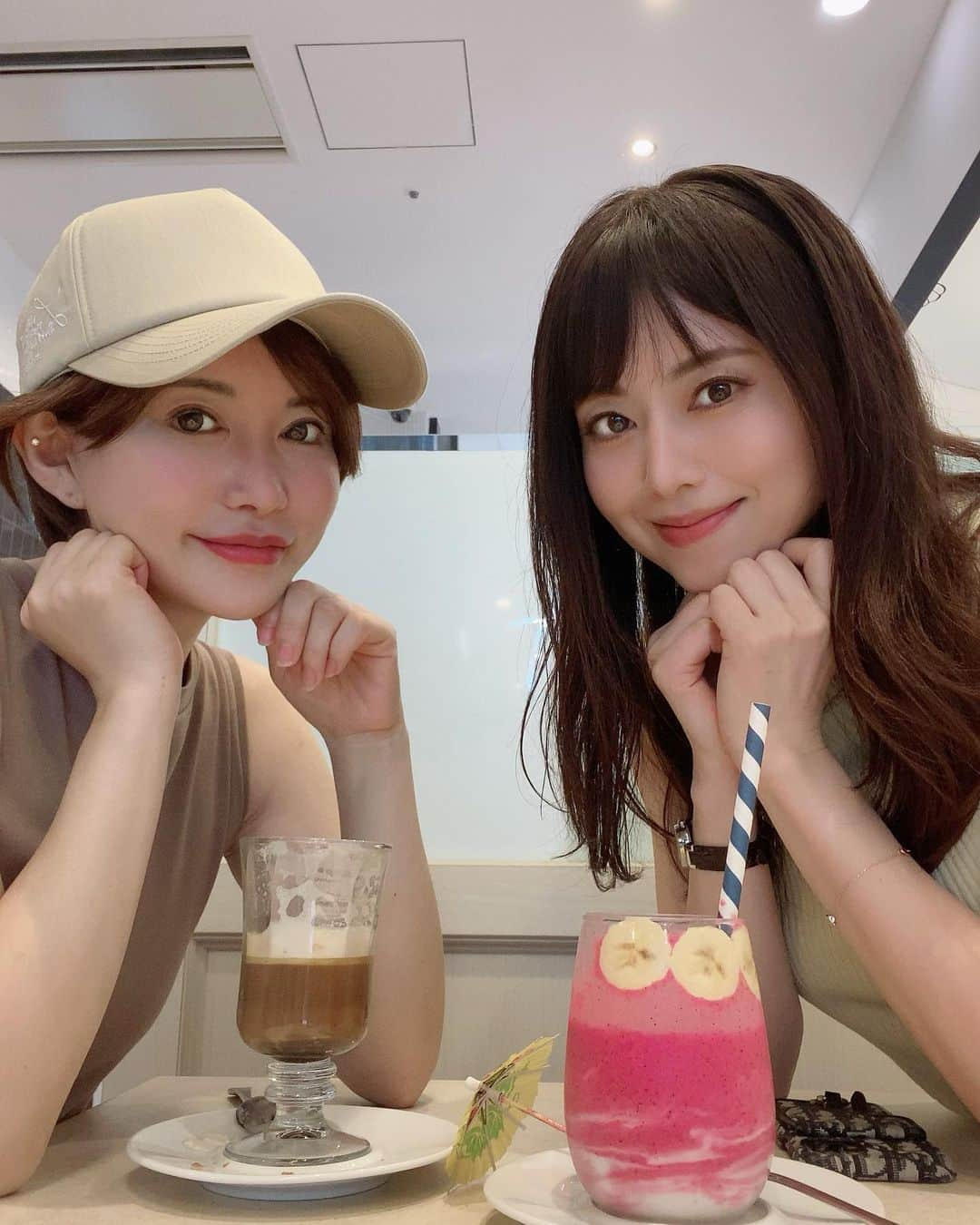 里美ゆりあさんのインスタグラム写真 - (里美ゆりあInstagram)「@akiho__yoshi とCafeデート💓  いつ会っても癒しで安心感がある とっても素敵な女性🌟  #吉沢明歩 #里美ゆりあ #レジェンド #friends」7月13日 22時03分 - satomiyuria