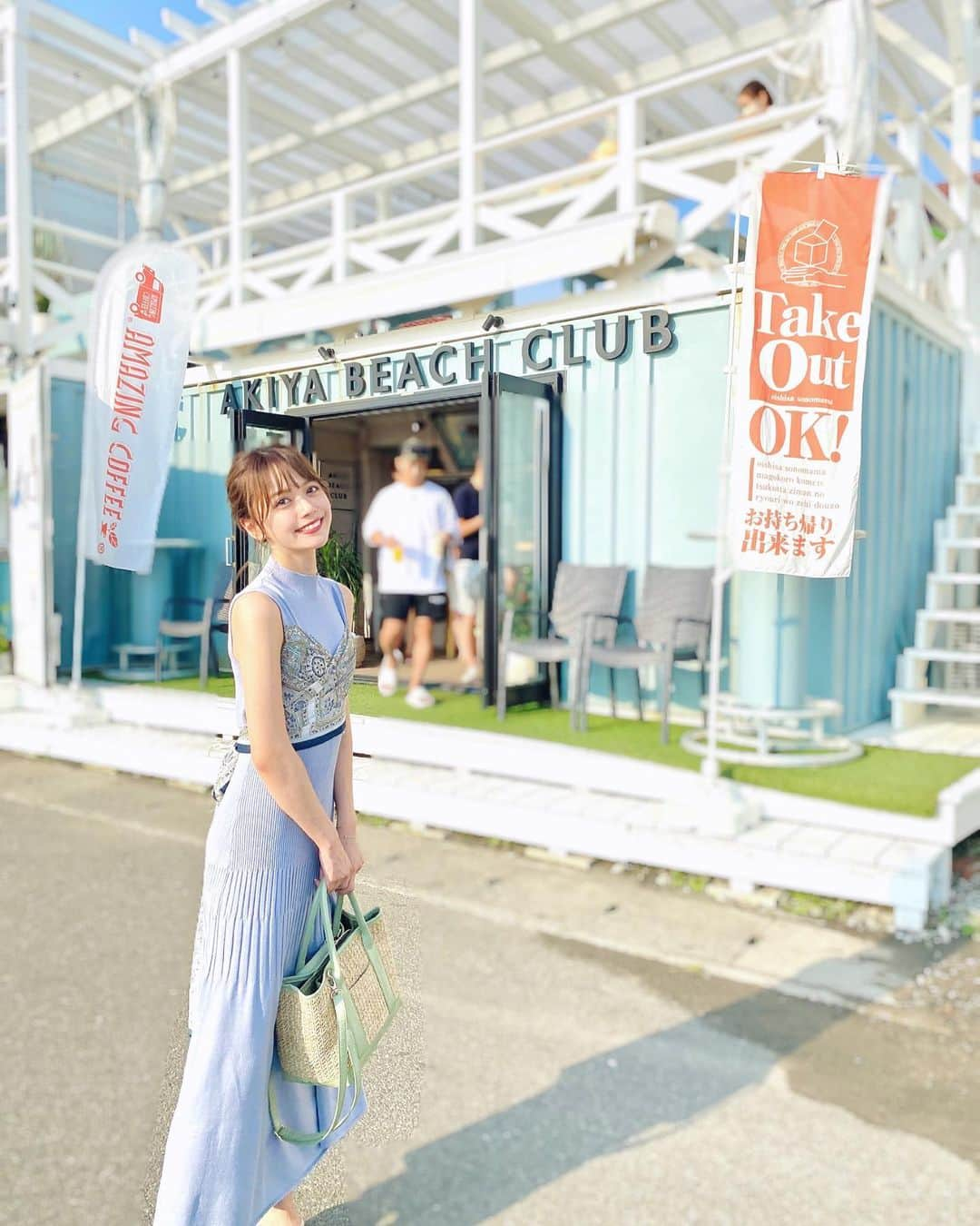 山崎春佳さんのインスタグラム写真 - (山崎春佳Instagram)「👒🐚  先日 AKIYA BEACH CLUB に行ってきたよ🤍 写真映えするビーチスポットってあるんだね❣️ しらすのピザとチーズポテトを頼んだ！美味だったぁ🤤 建物全体の色味がかわいかった〜✨  8/9（月祝）には、アーティストライブも行うみたい！ お昼にはSUPヨガやビーチグリーン✨ 夕方からは、音楽を思い切り楽しみながら焚き火が できるみたい👀  @akiya_beach_club から最新のイベント情報を チェックしてねん☑︎♡︎  秋谷海岸って初めて行ったんだけど、大きすぎない からプライベート感もあってよいね！✧  場所にぴったりだったワンピースは @mercuryduo_com だよ！後ろ姿もかわいいの♡︎最後の動画で見えるよ！  #me #tbt #beach #akiya #秋谷 #横須賀 #ビーチ #sunmer #秋谷海岸 #akiyabeachclub #bluedress #mercuryduo #アキヤビーチクラブ #マリンスポーツ #アメージングコーヒー #葉山カフェ #逗子グルメ #逗子カフェ #逗子ランチ #焚き火 #ラムネ #水色 #夏ワンピース」7月13日 22時20分 - haruka_yamazaki