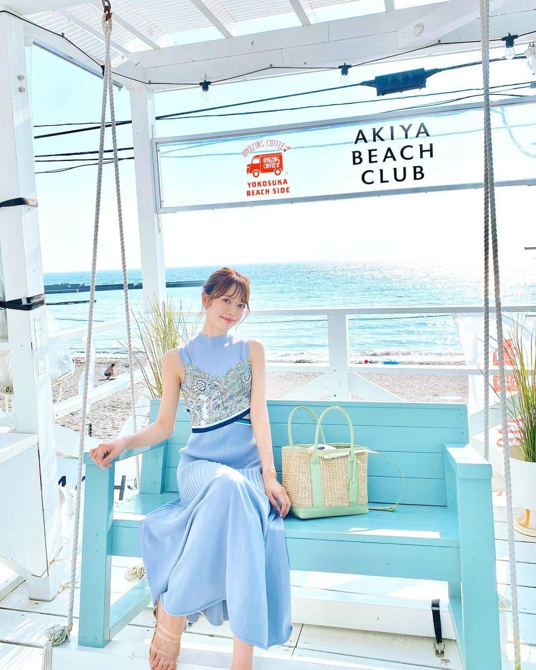 山崎春佳さんのインスタグラム写真 - (山崎春佳Instagram)「👒🐚  先日 AKIYA BEACH CLUB に行ってきたよ🤍 写真映えするビーチスポットってあるんだね❣️ しらすのピザとチーズポテトを頼んだ！美味だったぁ🤤 建物全体の色味がかわいかった〜✨  8/9（月祝）には、アーティストライブも行うみたい！ お昼にはSUPヨガやビーチグリーン✨ 夕方からは、音楽を思い切り楽しみながら焚き火が できるみたい👀  @akiya_beach_club から最新のイベント情報を チェックしてねん☑︎♡︎  秋谷海岸って初めて行ったんだけど、大きすぎない からプライベート感もあってよいね！✧  場所にぴったりだったワンピースは @mercuryduo_com だよ！後ろ姿もかわいいの♡︎最後の動画で見えるよ！  #me #tbt #beach #akiya #秋谷 #横須賀 #ビーチ #sunmer #秋谷海岸 #akiyabeachclub #bluedress #mercuryduo #アキヤビーチクラブ #マリンスポーツ #アメージングコーヒー #葉山カフェ #逗子グルメ #逗子カフェ #逗子ランチ #焚き火 #ラムネ #水色 #夏ワンピース」7月13日 22時20分 - haruka_yamazaki