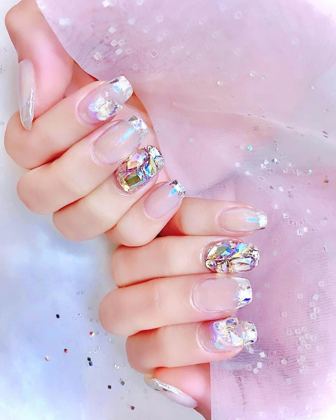 真優川咲さんのインスタグラム写真 - (真優川咲Instagram)「#💅#🦋#🎀#👁 ✨ #newnails 💅 💗 (スワイプしてね😘💋)  ずっと気になっていた #ネイルサロン 💅 【 @elnailsalon 】さんで可愛くして頂きました💕  上手い✨早い✨センス抜群✨ で#マツエク と同時もできるので 寝ている間に😴.. 全て綺麗になってて本当に最高でした💕  #ネイリスト さんもみんな優ししくて 素敵な方々ばかりで癒されました🥰 これから沢山通いたいと思います 💖  #銀座 店【 @elbeauty.ginza 】もあるので 次はそっちにも行ってみたいな♫💗  このご時世、 #24時間営業 はとてもありがたすぎて🥺💗💯 #神サロン 認定です👏😍💕 #感謝 #happy #Love #咲beauty💋」7月13日 23時24分 - saki_411