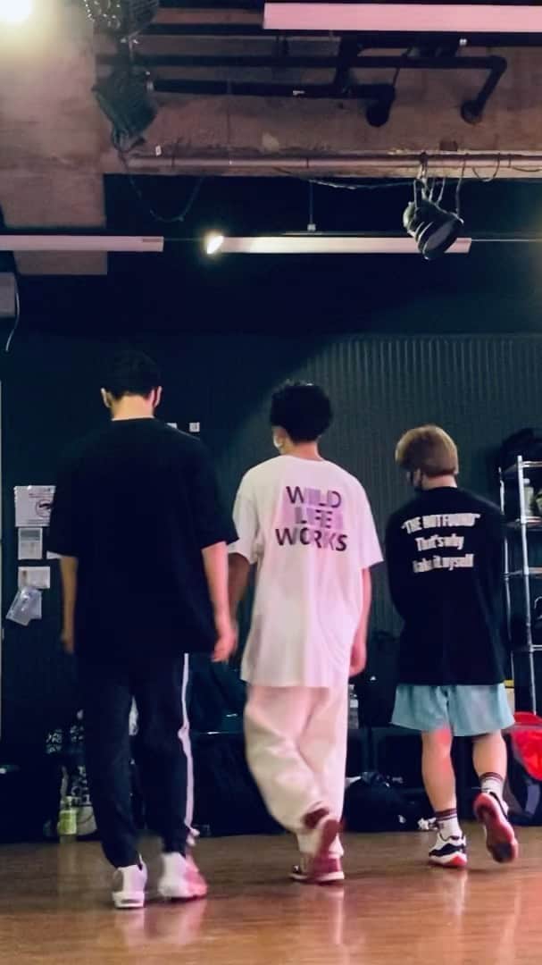 Show-heyのインスタグラム：「@tsuji.takuya & @daiki_ohta_ & @showhey198366  OSAKA WS🔥  📍 @studiowrexx  🎙 William Singe 🎶 No Scrubs (cover) (original-TLC)  受けてくれた皆んなありがとう！ またすぐ会いましょう！」