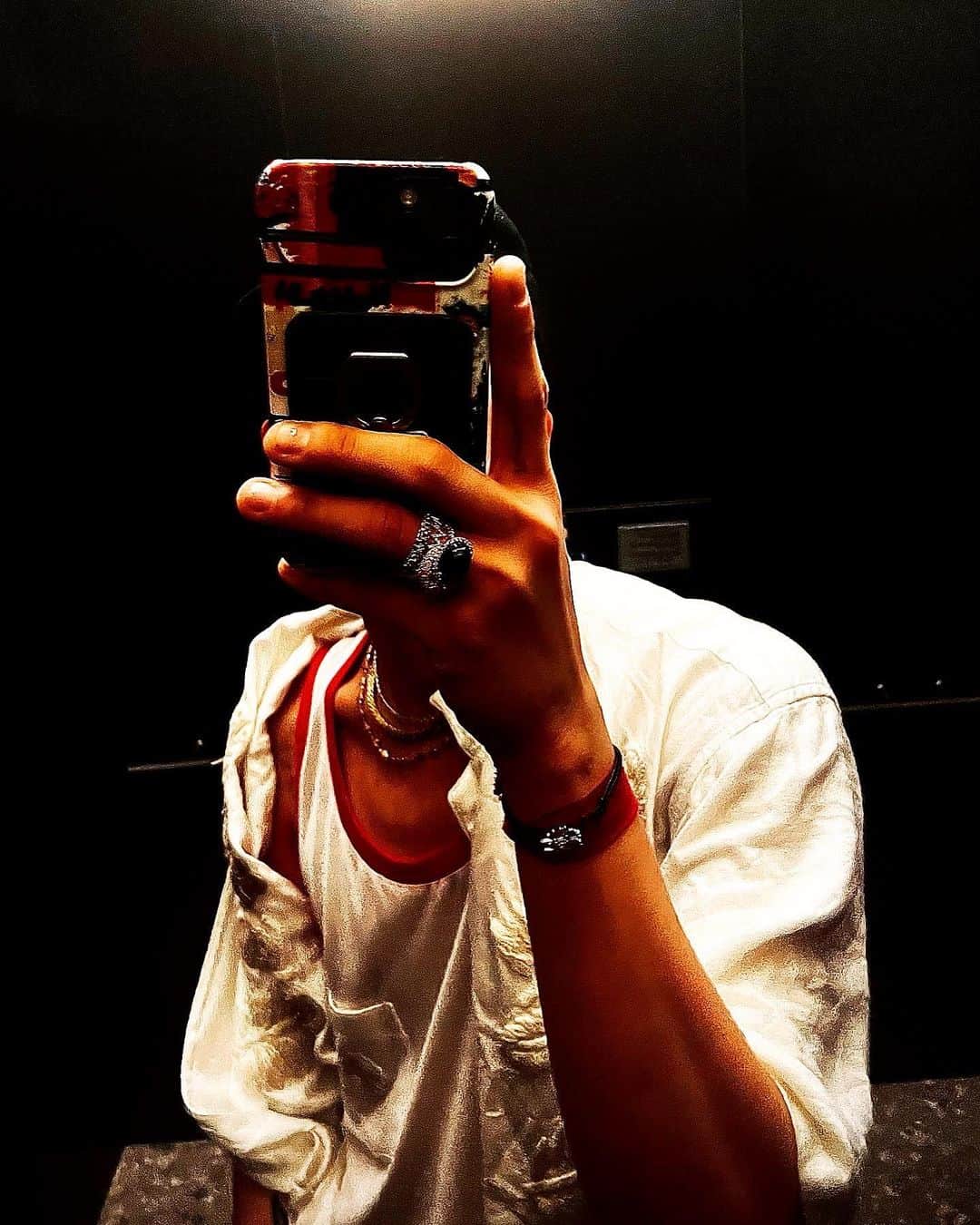 G-DRAGONのインスタグラム：「🗯」