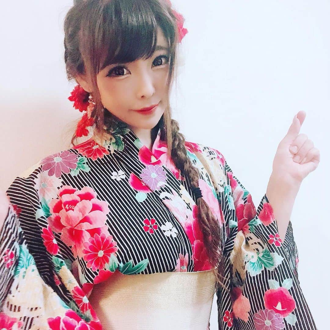 南菜々子のインスタグラム：「浴衣👘着ました♡⁽⁽ଘ( ˊᵕˋ )ଓ⁾⁾  どうかな？？🌹  2021.7.11   #ゆかた #ゆかた女子 #ゆかたコーデ 1#ゆかた美人 #きもの #モデル #タレント  #yoshinagaayano  #吉永彩乃」