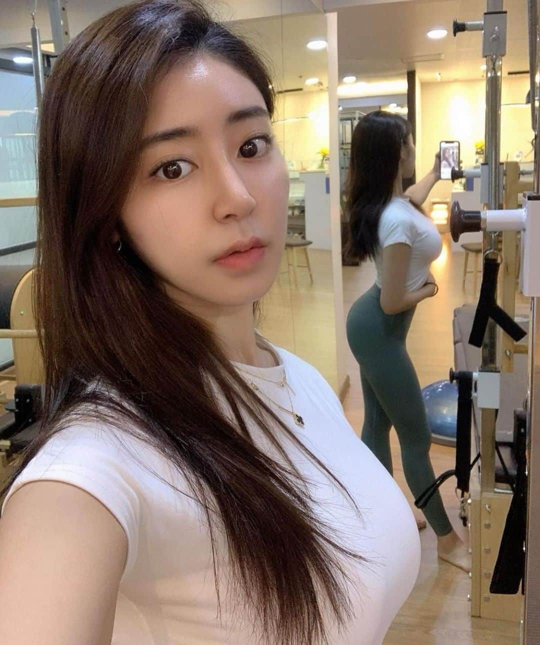 BodyON Koreaさんのインスタグラム写真 - (BodyON KoreaInstagram)「🔥생각과 삶이 멋진 #운동 피플들을 @바디온코리아는 항상 응원합니다!👏 | | xi.iing 👍😎💕 | | 💌자신 or 주변 지인 중에 짐패션 핫피플 계시면 DM 보내주세요 👍 | | #yogapractice #요가강사 #diet  #운동녀 #girl #selfie #홈트 #ootd #운동복 #셀피 #일상 #abs #instagood #브라탑 #healthy #헬스 #fitness #얼짱 #몸짱 #body #운스타그램 #바디스타그램 #yogagirl  #다이어터 #필라테스복 #pilatesinstructor #pilates #운동하는여자」7月14日 14時14分 - bodyonkorea
