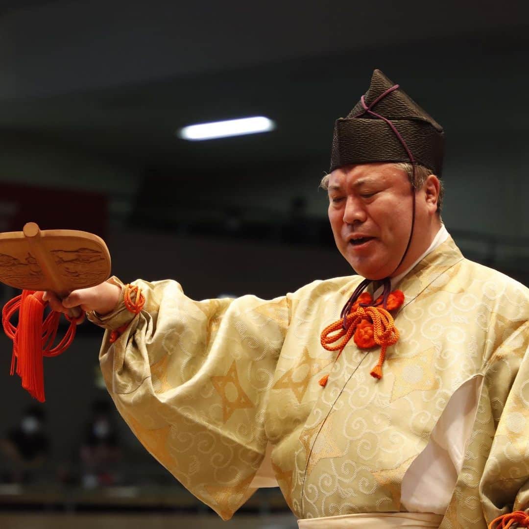 日本相撲協会さんのインスタグラム写真 - (日本相撲協会Instagram)「名古屋場所十日目  幕内は、白鵬と照ノ富士が共に10連勝。 2敗で後を追うのは琴ノ若。  本日は、行司特集です。  @sumokyokai  #大相撲 #sumo #相撲 #力士 #お相撲さん #japanphoto #sumowrestlers #japanculture #7月場所 #七月場所 #名古屋場所 #名古屋 #ドルフィンズアリーナ #行司 #式守伊之助 #木村玉治郎 #木村容堂 #木村庄太郎 #木村晃之助 #木村寿之介 #式守勘太夫 #木村元基 #木村秋治郎 #式守錦太夫 #木村銀治郎 #木村要之助 #式守鬼一郎」7月14日 6時20分 - sumokyokai