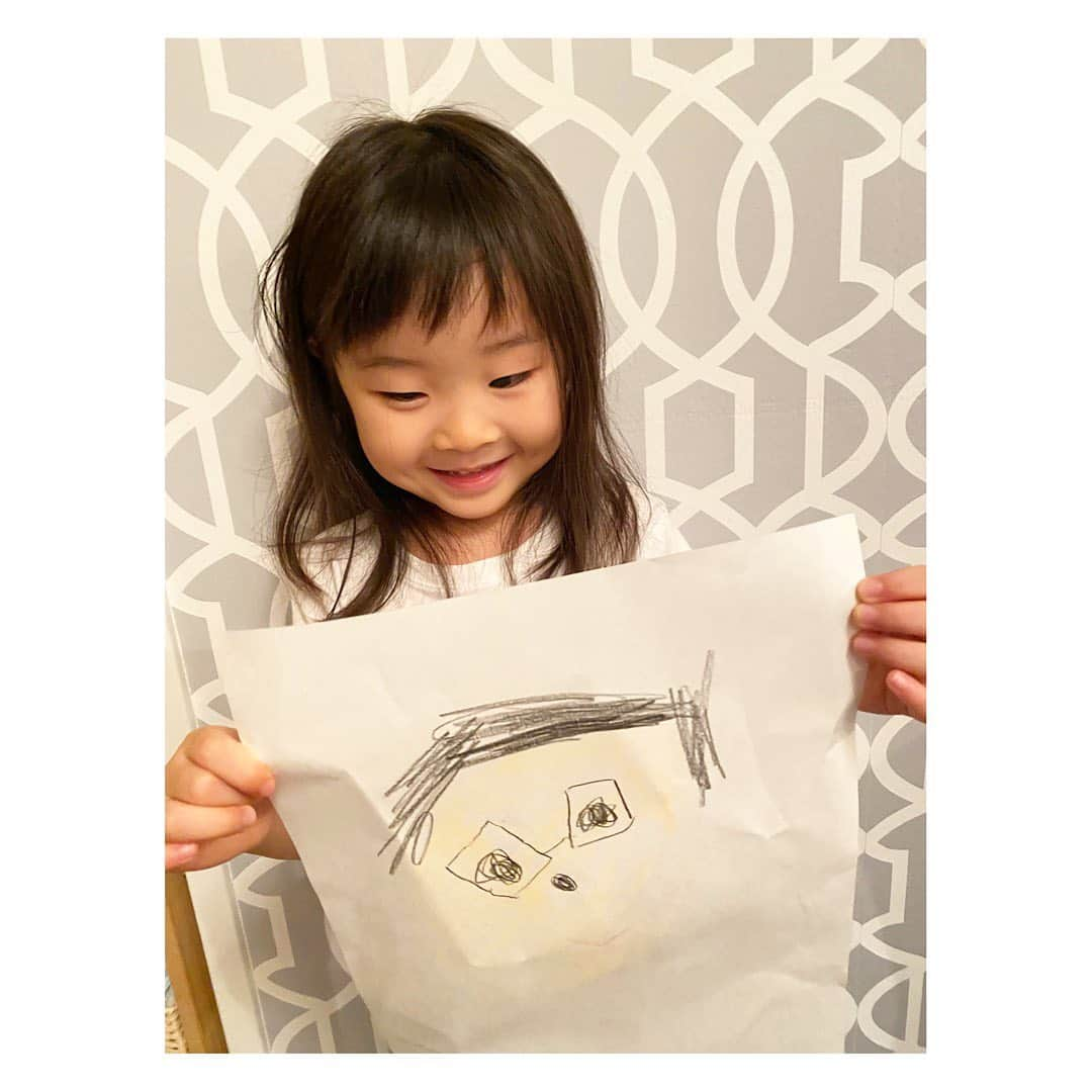 田中雅美さんのインスタグラム写真 - (田中雅美Instagram)「パパもとても上手に描けました❤️  ・ ・ #3歳9ヶ月 #女の子 #親バカ #パパの絵 #いつの間にか #こんなに可愛い絵が描けるようになってた」7月14日 8時47分 - tanakamasami_official