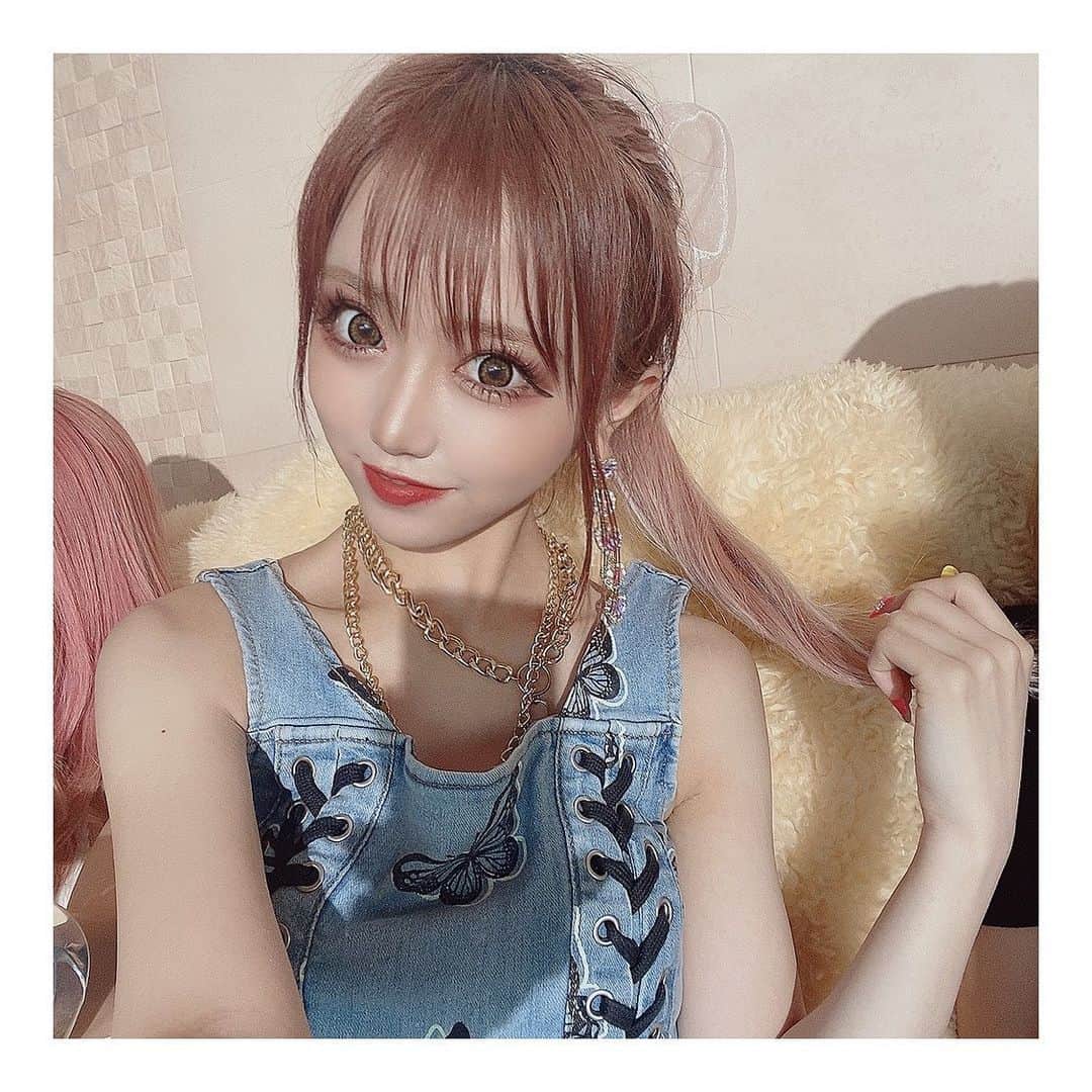 のインスタグラム：「マツエク詳細👀💖 ⁡ ⁡ ⁡ 今回は東京にずっとおったから久しぶりに @eyelash_chrissie さんでパリジェンヌとマツエクしてもらいました✨ ⁡ 初めてのパリエク！！ ずっとしたかったから嬉しい🌈🌟 ⁡ 自まつげもあがると目がハッキリ見えるからめちゃ盛れる🥰 ⁡ しかもめっちゃ早くて一瞬で終わった🌸 いつもありがとうございます🤍🤍 ⁡ ⁡ #マツエク #パリジェンヌ #渋谷 @rsr_0717  #マツエク #パリジェンヌ #渋谷 #東京 #マツエクサロン #まつ毛パーマ #パリエク #盛れる #おすすめ #サロン #女子力 #美意識 #夏 #お洒落 #メイク #撮影 #ギャル #tokyo #salon #girl #beauty #summer #make #gal #fashion #instagood #instalove」
