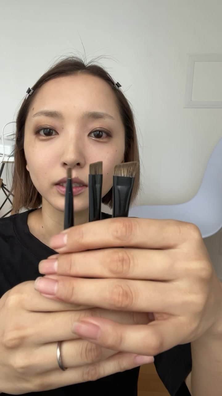 かんだまのインスタグラム：「メイクと、かんだま流二重アゴ解消ストレッチ٩( ᐛ )و」