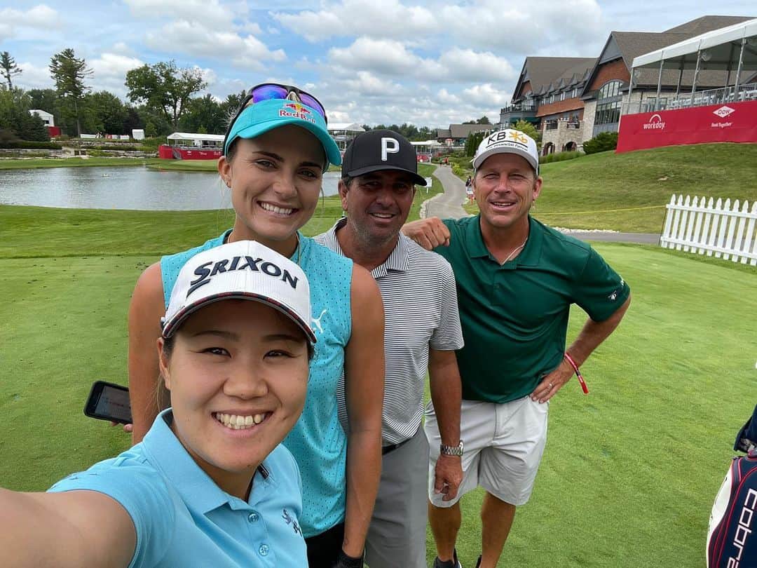 畑岡奈紗のインスタグラム：「#TeamUP @dowglbi !!! 🚀TEAM ROCKETS 🚀  Let’s do it💥🔥🌈  明日からLPGAツアー唯一のチーム戦 @dowglbi が始まります！ @lexi と一緒にTEAM ROCKETS頑張ります💥😊🚀  #lpga #Teamrockets」