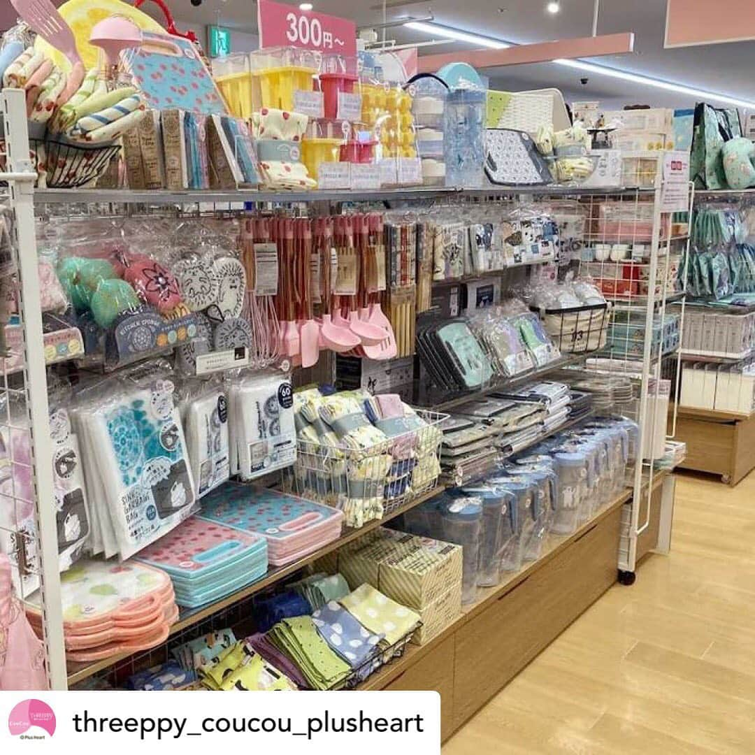 ダイソーさんのインスタグラム写真 - (ダイソーInstagram)「姉妹ブランド「THREEPPY」が本日イオンそよら新金岡店にOPEN！  お近くにお越しの際はぜひお立ち寄り下さい✨  #repose @threeppy_coucou_plusheart  ＼New open／ 本日、THREEPPYイオンそよら新金岡店がオープンしました！✨  これからの季節にぴったりの「タンク式水鉄砲」や大人気コスメ「U R GLAM LUXE」、人気キャラクターのオリジナル商品などかわいい雑貨がたくさん😍💕  感染対策を行い、スタッフ一同心よりお待ちしております☺️  THREEPPYイオンそよら新金岡店 〒591-8021 大阪府堺市北区新金岡町4-1-11 イオンそよら新金岡2階 ※ダイソーイオンそよら新金岡店内にオープン。   #スリーピー #THREEPPY #300andHappy #プチプラ #プチプラ雑貨 #イオンそよら新金岡 #新金岡 #雑貨 #雑貨好き #雑貨好きな人と繋がりたい #雑貨大好き #プチプラ #300円 #300円ショップ #300円雑貨」7月14日 10時46分 - daiso_official