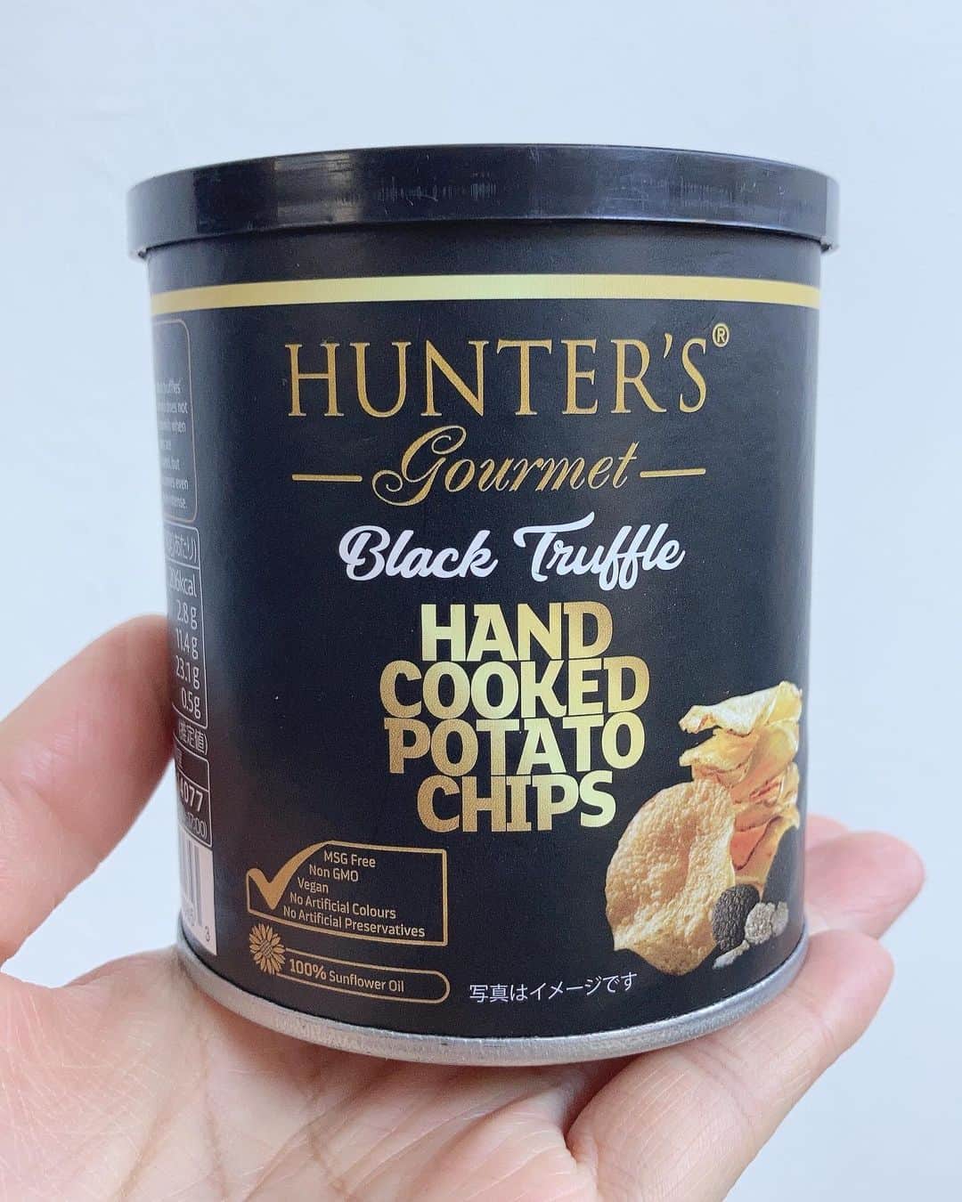杜このみのインスタグラム：「妹からプレゼントされたポテチ🤍 トリュフ味✨ 想像を遥かに超える美味しさで 今までの人生で最高に美味しいポテチです😭✨」