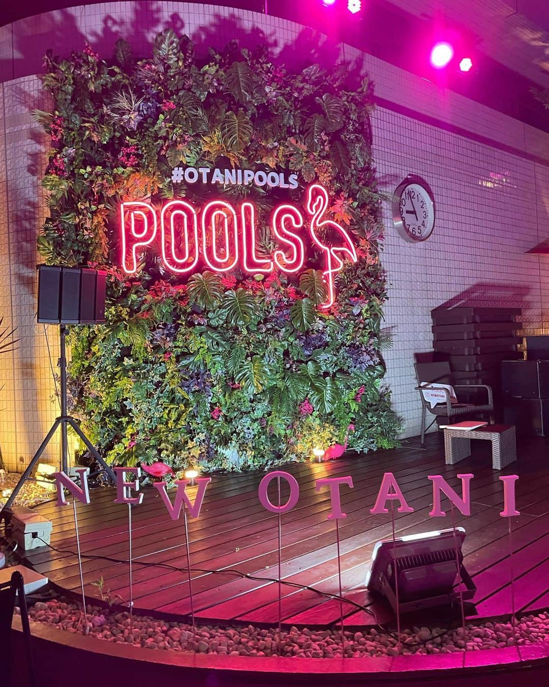 yuukachiさんのインスタグラム写真 - (yuukachiInstagram)「Night pool🌴  ホテルニューオータニ @newotani_osaka の ナイトプールのレセプションに、やちぴょんと行ってきたよ♡  インスタグラマー総勢100人！！ 行ったら知り合いにばっかりだった（笑）  今年は環境に優しいフードらしい！ ドリンクもフードも可愛かった💕  フラミンゴも沢山浮いてるから 一緒に撮って映えてみて？🦩♡  ナイトプールは焼けないし、いいよね！ 暗くなる前に撮るのをオススメです🏳️‍⚧️  7/10~9/20まで開催してるよ！！  #ホテルニューオータニ大阪#ナイトプール #プール#やっちん#ゆうぴょん#水着#ビキニ #インスタグラビア#水着美女#大阪ナイトプール #otanipools#ホテルニューオータニ#プール#PR」7月14日 13時16分 - yuuka_stagram