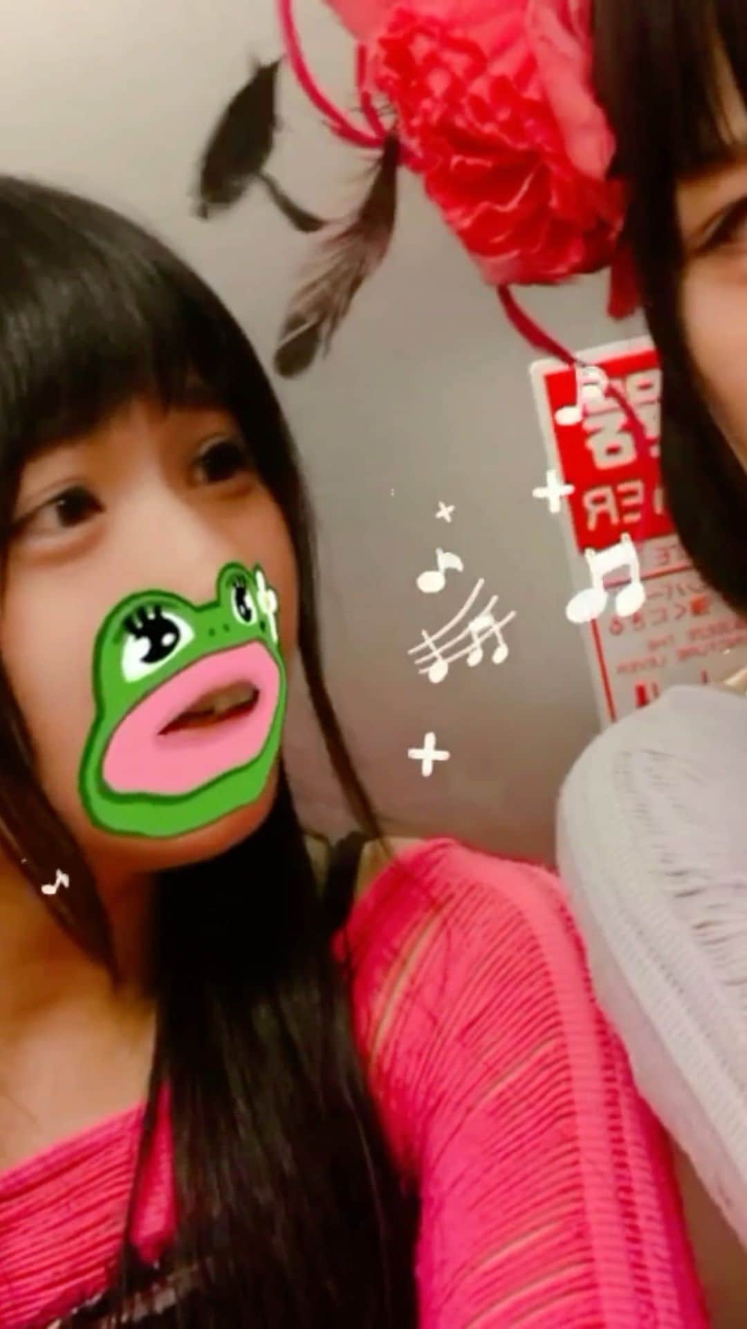 陽向こはるのインスタグラム：「かえるのうたメドレー作ってみた！！  #仮面女子 #陽向こはる #森下舞桜 #動画 #ムービー #movie #動画編集 #snow #スノー #followme #follow #フォローミー #かえる #歌 #アイドル #idol #girl #igtv #ヒナタコハル動画」