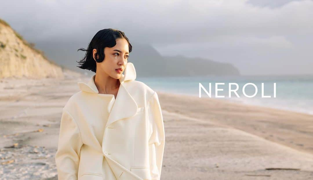 藤井夏恋さんのインスタグラム写真 - (藤井夏恋Instagram)「NEROLI 1st COLLECTION -2021AW-  NEROLI Instagram @neroli_jp  NEROLI 公式ブランドサイトにて 遂にビジュアルが解禁となりました。  NEROLIの幕開けと共に 最高のスタッフ陣の方々の協力のもと 素晴らしい撮影を実現する事ができました！  NEROLIのお洋服を着ての初めての撮影はなんだか考え深いものでした…お洋服が出来上がるまでも色々な感動がありましたが、撮影をしてみて初めてちゃんとお洋服が完成されたような感覚にもなり、とても貴重な時間でした。  "NEROLI 1st COLLECTION -2021AW- " 想いと拘りが詰まった今回のお洋服。 沢山の方にこのアイテムを身に纏って 更に素敵になっていただきたいです。  Photographer @tomoymd  Hair&make @tomoca13  Styling @akt_1313   7.16 11:00 Release #NEROLI #neroli_project #ネロリプロジェクト」7月14日 15時29分 - fujiikaren_official