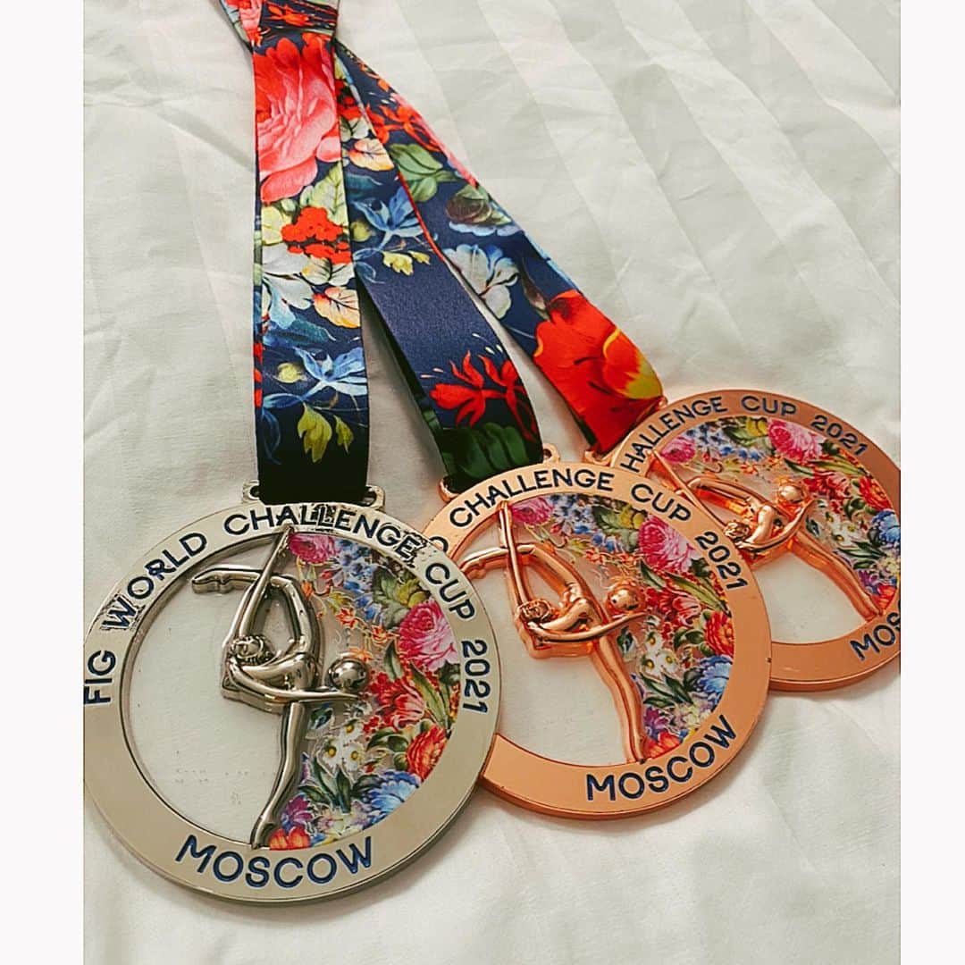 竹中七海のインスタグラム：「World Challenge Cup in Moscow🇷🇺  たくさんの応援をありがとうございました✨  次はいよいよオリンピック本番ですが、伸び伸び踊りきる最高の演技ができるよう、毎日ベストを尽くして頑張ります‼︎🇯🇵  新体操は、8月6〜8日に行われ、 団体は予選が7日、決勝が8日です！ 応援してくださるたくさんの方々に恩返しの演技ができるよう精一杯頑張ります！！  応援宜しくお願いします😊  #フェアリージャパン POLA #新体操  #東京オリンピック　 #2020 +1」