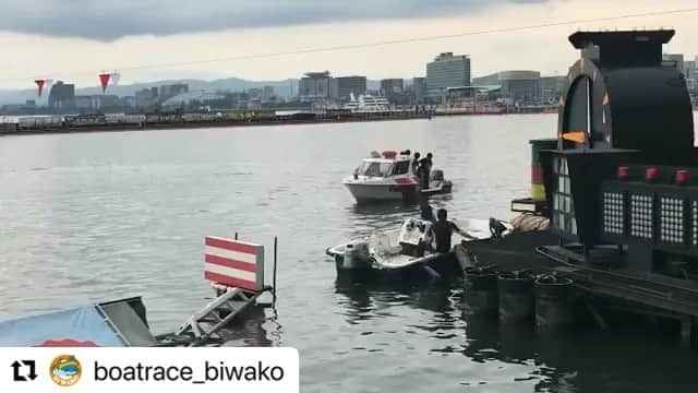 丸野 一樹のインスタグラム：「おめでとう😁😁 このまま突っ走れ〜！！  #Repost @boatrace_biwako with @make_repost ・・・ ☆GⅡびわこモーターボート大賞☆ 2日目6Rにて、5017澤田尚也選手がGⅡ初勝利を達成されました🤩 その勝利を祝しまして水神祭が行われましたので、その様子をお届けします👀 澤田選手おめでとうございます🎉 #ボートレースびわこ #澤田尚也　選手 #水神祭」