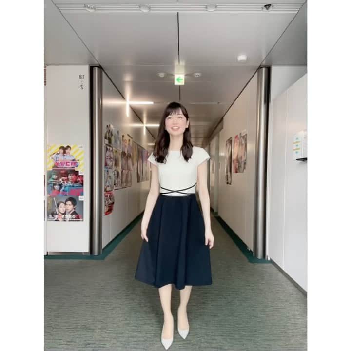 寺田ちひろのインスタグラム：「💕衣装💕  衣装を撮るとき、 最近動画を切り取る方式にしているのですが、 こんな感じでくるくる動いています✨  「こうやってやってね、 いいところを切り取るということをしているの」  とスタイリストさんに説明している私です☺️ (いつもはこれを1人でやっているよ💕)  笑顔キープのまましゃべってるので、 笑い方も変になってますね🤣  ＊ ＊ ＊  先日の「日テレNEWS24」の衣装です💕  1,2枚目:ワンピース 3枚目:トップス 4枚目:トップス  すべてTOCCAさんにお借りしました✨ (@tocca_japan 、@ow_pressroom)  このワンピ、 きちんと感があってきれいだったな🥰  みなさんはどれがお好みですか？💕  #日テレnews24 #n24 #日本テレビ #日テレ #衣装 #tocca #フリーアナウンサー #気象予報士 #防災士」