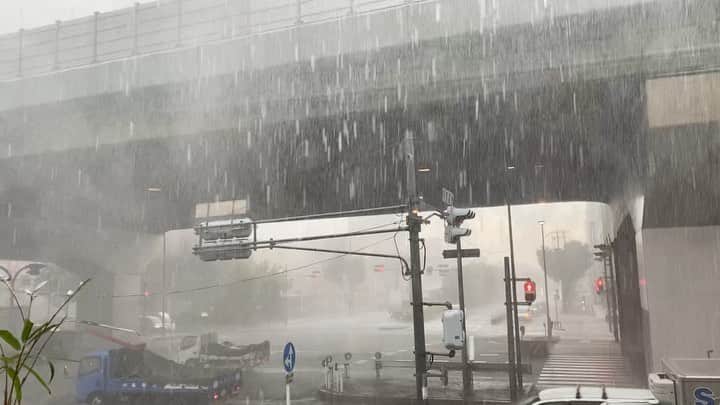 ピエール北川のインスタグラム：「😳 東大阪の雨？嵐？ すっごかった‼️‼️ 13時09分ころ」