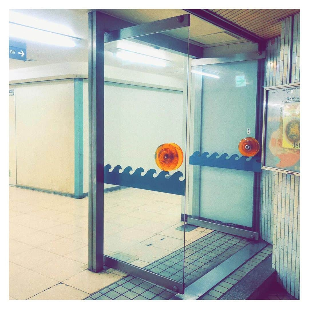 市川紗椰さんのインスタグラム写真 - (市川紗椰Instagram)「素敵な扉 相鉄横浜駅近くの五番街にて」7月14日 17時30分 - sayaichikawa.official