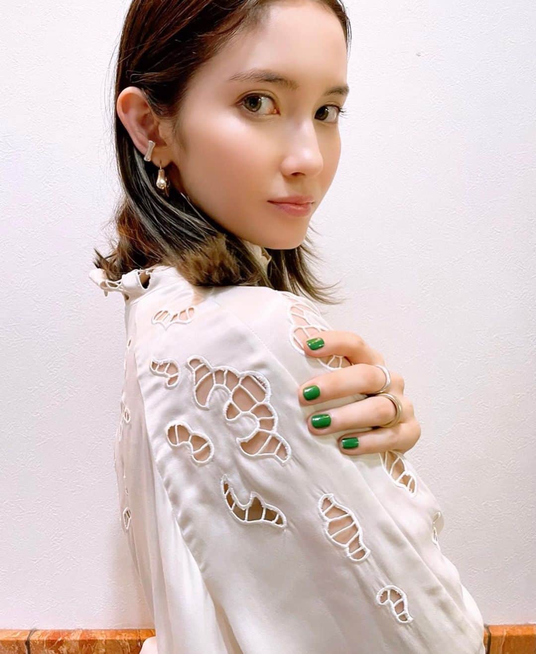 市川紗椰のインスタグラム：「水曜日のダウンタウン こんや出演します もし良かったらー ⁡ TBS「水曜日のダウンタウン」 7月14日　21:20〜 衣装は #ドレス #ロデビエ@rodebjerofficial #アクセサリー #オールブルース@allbluesofficial #ヘアメイク　@maikoinomatamaiko  #スタイリスト #西野メンコ さま」