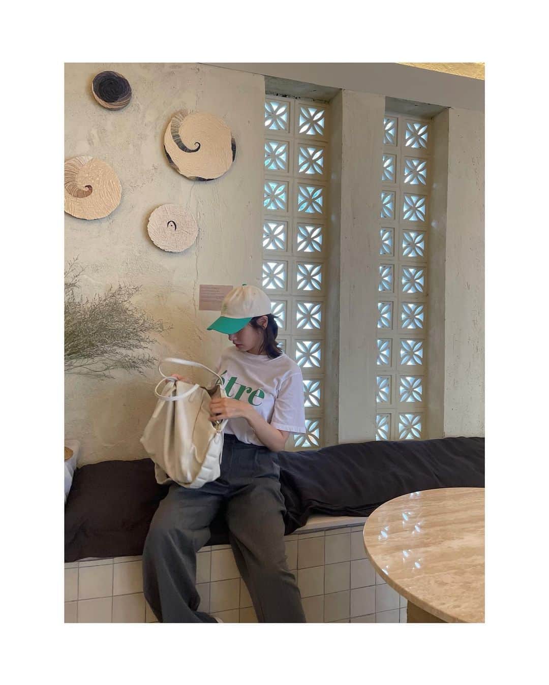 チョン・ソミンのインスタグラム：「오예🎶 It’s 월간집🏠 day🌻 #월간집」