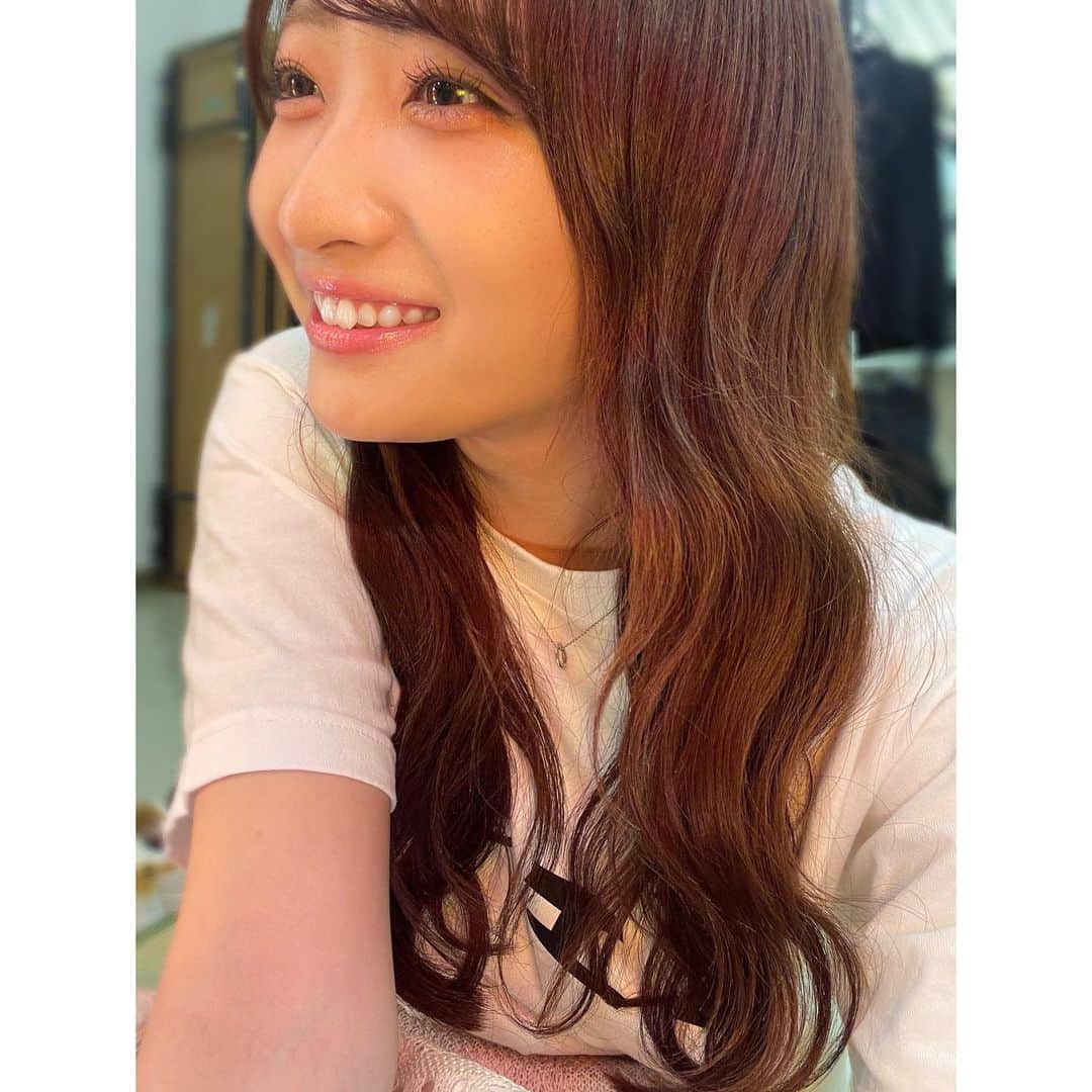 石川翔鈴さんのインスタグラム写真 - (石川翔鈴Instagram)「. 赤と黄色のライトの前で撮ったので 髪が赤くて黄色い(?)🧡  カラコンは #Marble の #ジェリーモカです🍒❤️ ちゅるんと、ノーマルカメラでも盛れます💁🏼‍♀️📸 是非お揃いにしましょう〜っ！！」7月14日 18時23分 - karen__i328