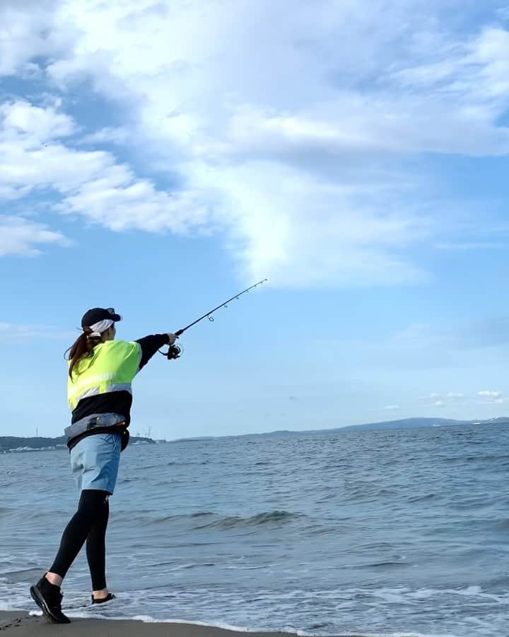 利水翔のインスタグラム：「. シイラに向けて キャスティング練習の一コマ☺️♡🎣  おかまりさんにノットから キャスティングまで 色々教えて頂きました✨  .  .  .  .  .  . #enjoy #smile #ootd #happy #fishing #angler #selfie  #fation #Mahimahi #TSURInaKIBUN #casting」
